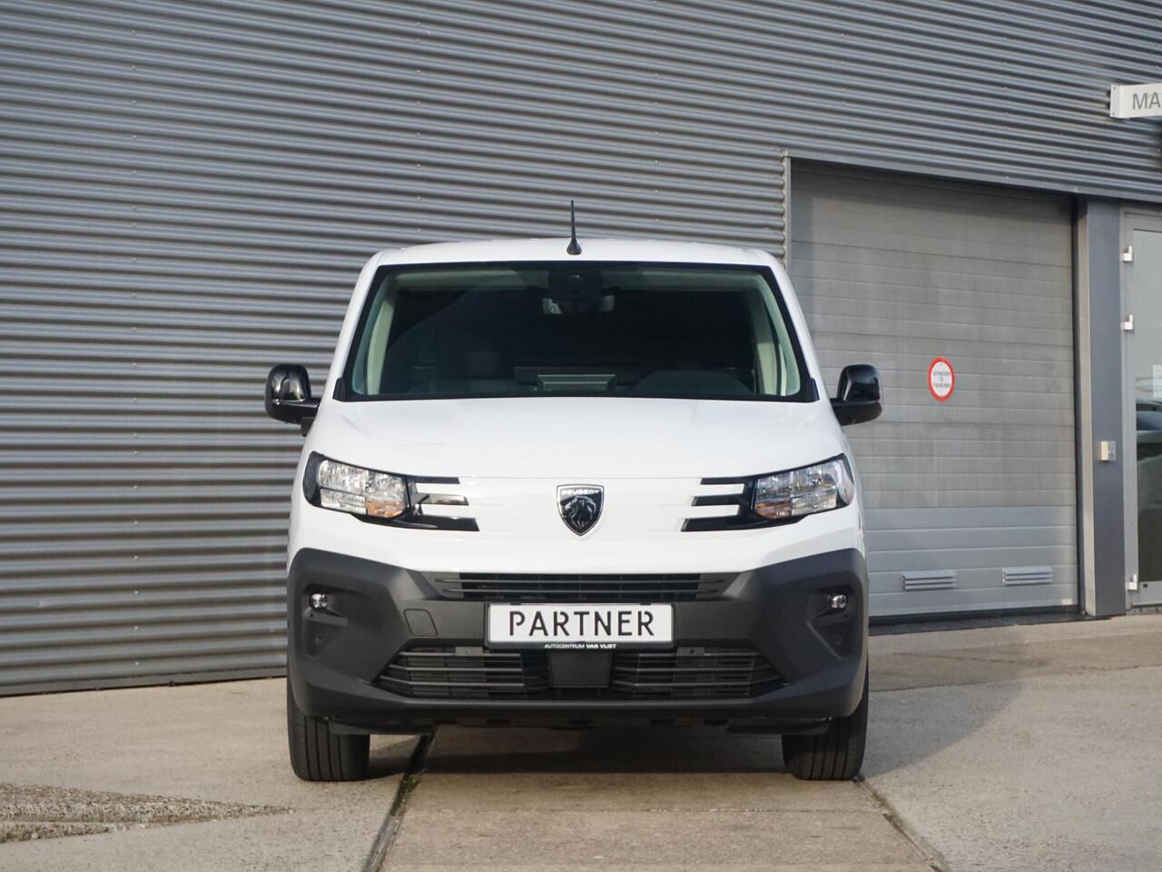 Peugeot PARTNER e-Partner L2 50 kWh | 8 jaar garantie | Navigatie incl. Apple Carplay | camera's | parkeersensoren voor & achter | dodehoek detectie | Comfort stoel | rijklaarprijs