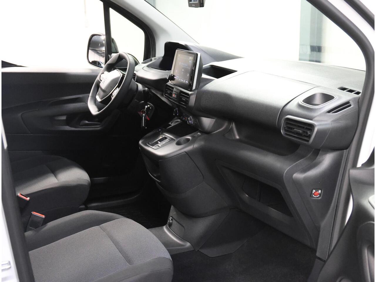 Peugeot PARTNER e-Partner 136PK L1 50 kWh | NIEUW!! | AUTOMAAT | AppleCarPlay/AndroidAuto | Armsteun | Stoel/Stuurverwarming | Camera | Climate Control | Cruise Control | Parkeersensoren |