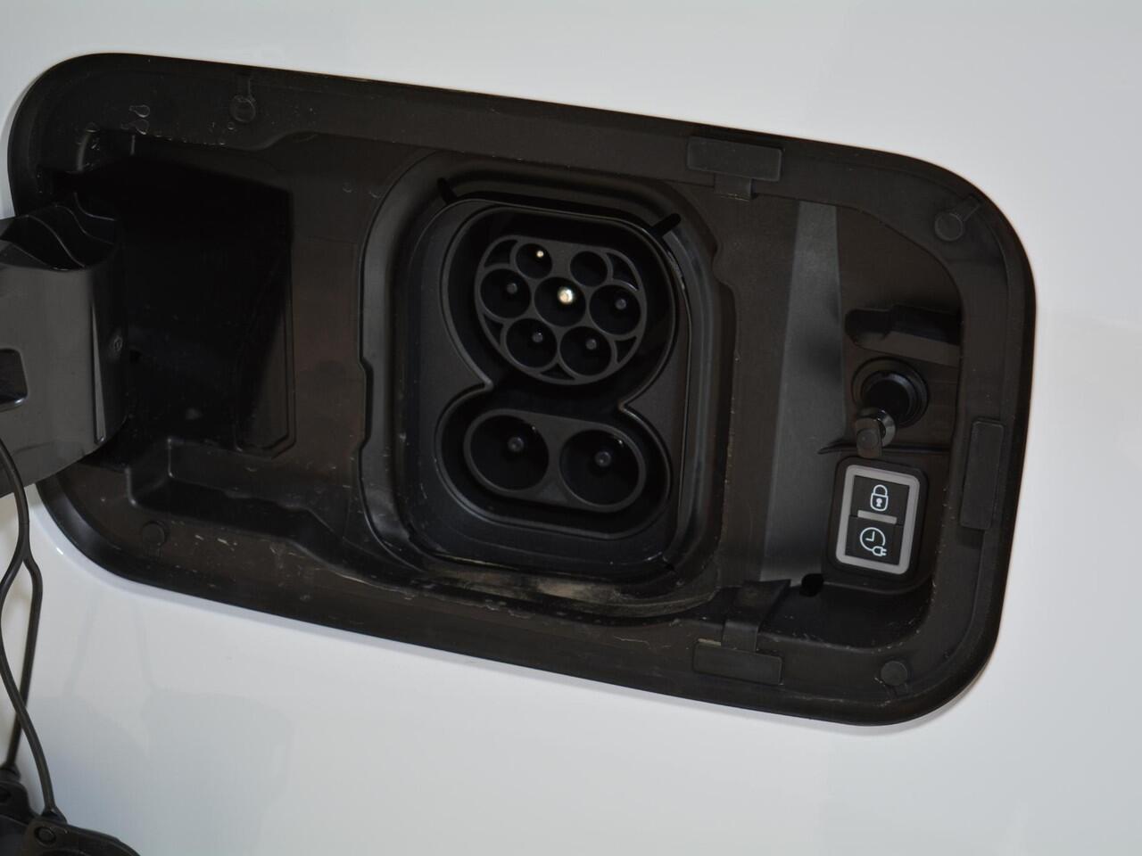 Peugeot PARTNER e-Partner L1 50 kWh | 8 Jaar Garantie | warmtepomp | laadruimtebetimmering | Comfort stoel | Apple Carplay | camera | ECO LED koplampen | rijklaarprijs