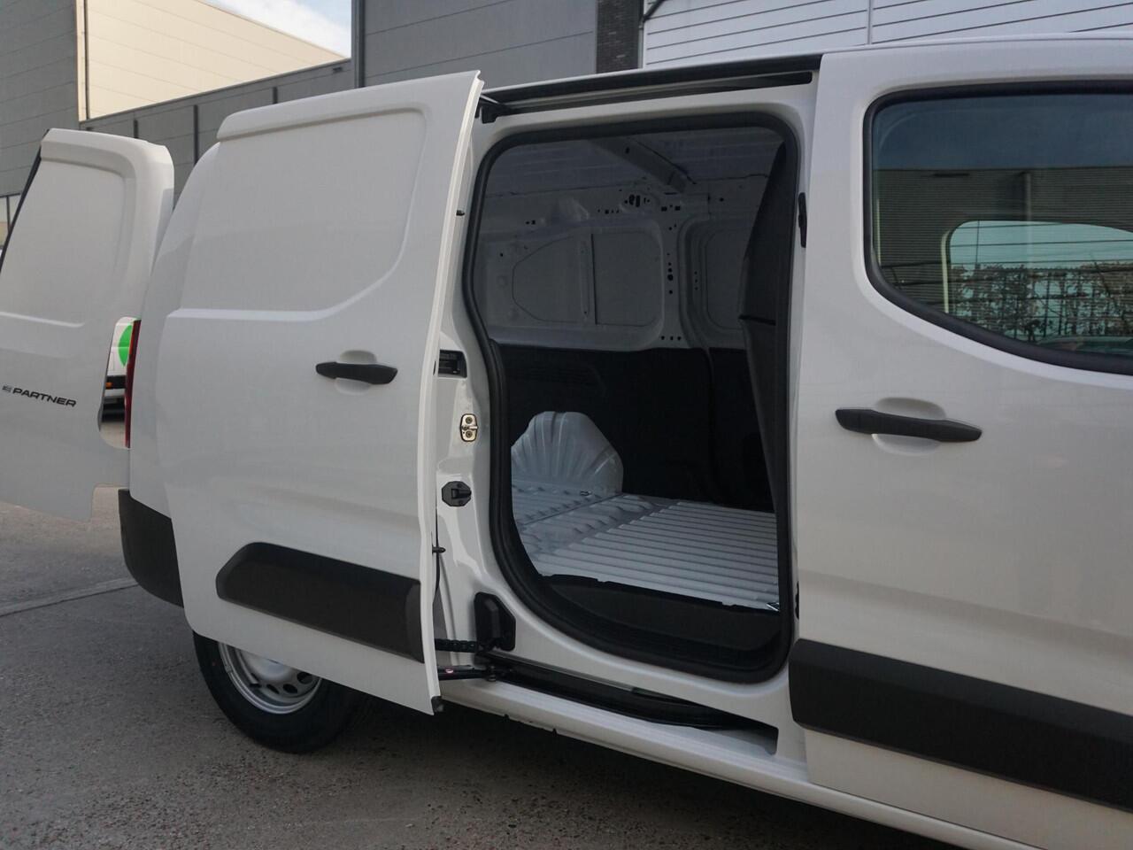 Peugeot PARTNER e-Partner L2 50 kWh | 0% rente | camera | Apple Carplay | laadruimtebetimmering | ECO LED koplampen | Comfort stoel | rijklaarprijs