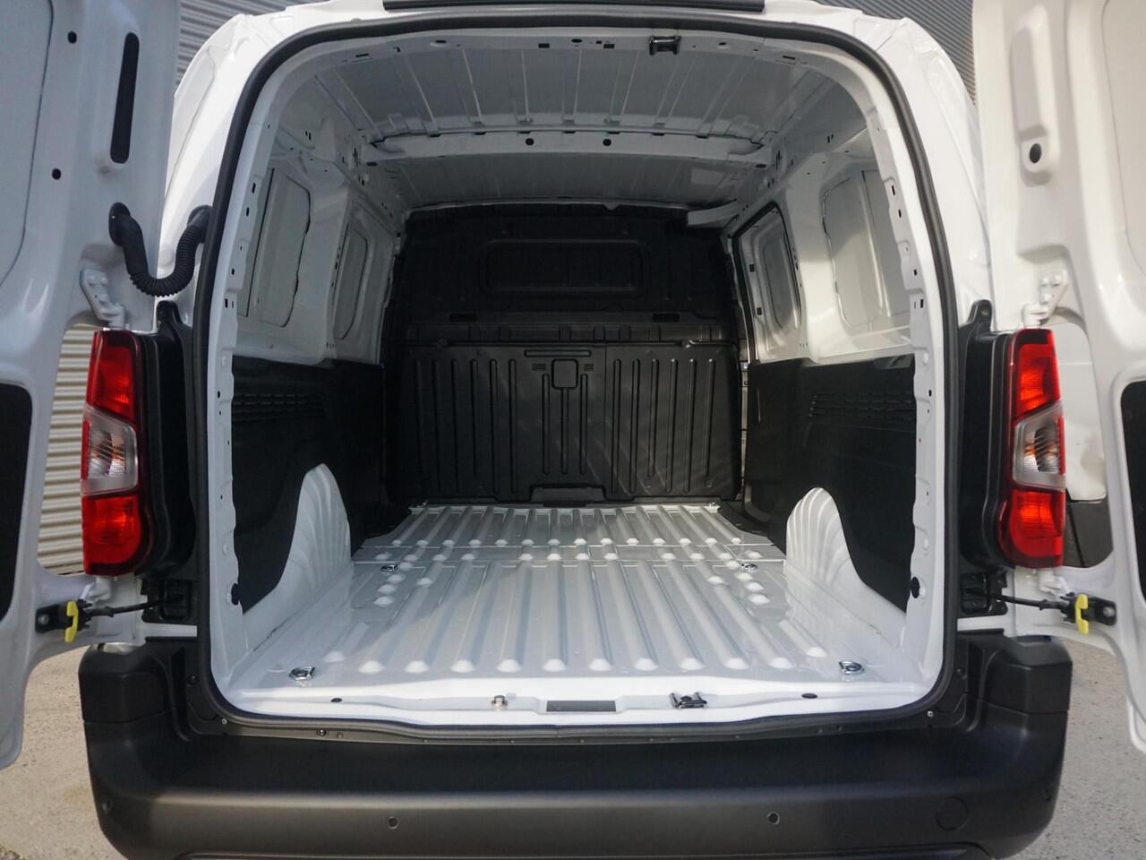 Peugeot PARTNER e-Partner L2 50 kWh | 8 jaar garantie | camera | Apple Carplay | laadruimtebetimmering | ECO LED koplampen | Comfort stoel | rijklaarprijs