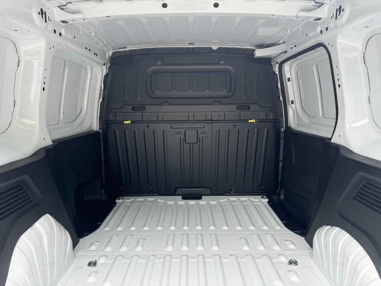 Peugeot PARTNER e-Partner L1 50 kWh 136pk | 8 jaar garantie | 0% financial lease | Apple Carplay | Android Auto | Multimedia | Achteruitrijcamera | Parkeersensoren achter | Digital cockpit | Stuurwielbediening | Bestuurdersstoel comfort | Armsteun | Warmtepomp | Vehicle 