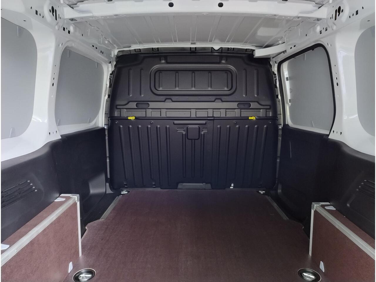 Peugeot PARTNER e-Partner L2 50 kWh 136pk | 8 jaar garantie | 0% financial lease | Apple Carplay | Android Auto | Multimedia | Achteruitrijcamera | Parkeersensoren achter | Digital cockpit | Stuurwielbediening | Bestuurdersstoel comfort | Armsteun | Warmtepomp | Vehicle 