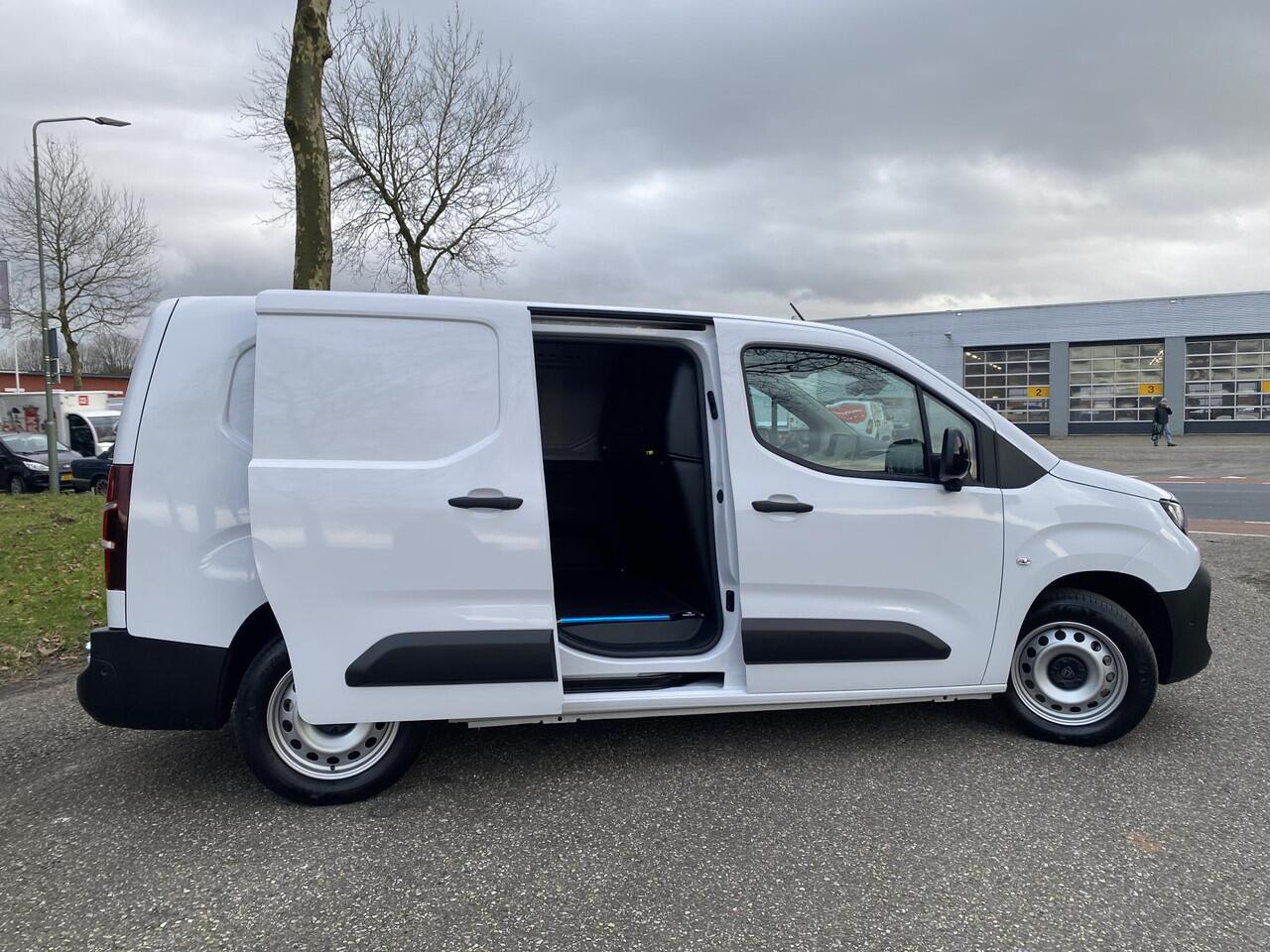 Peugeot PARTNER e-Partner L2 50 kWh 136pk | 8 jaar garantie | 0% financial lease | Apple Carplay | Android Auto | Multimedia | Achteruitrijcamera | Parkeersensoren achter | Digital cockpit | Stuurwielbediening | Bestuurdersstoel comfort | Armsteun | Warmtepomp | Vehicle 