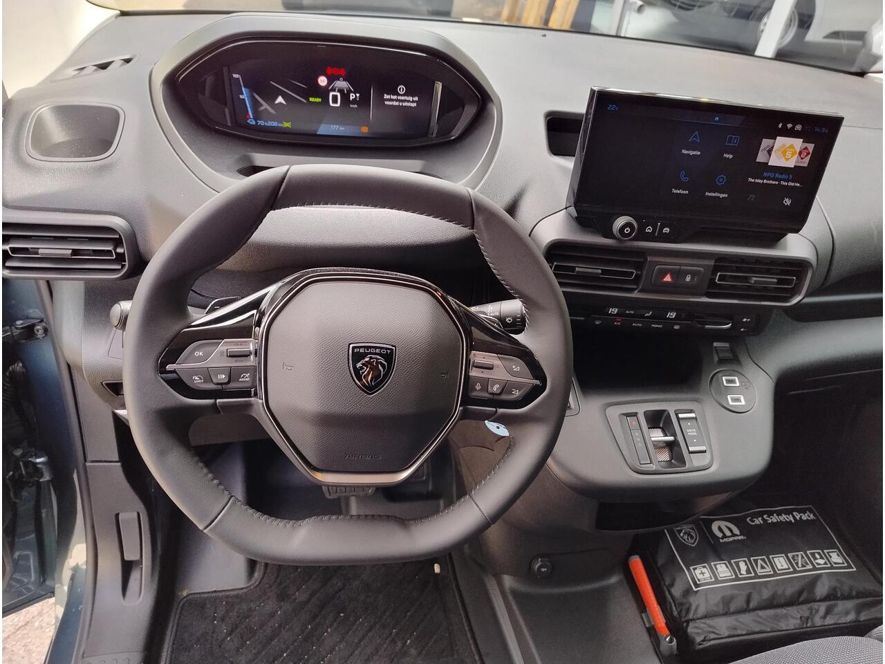 Peugeot PARTNER e-Partner L2 50 kWh 136pk | 8 jaar garantie | 0% financial lease | Apple Carplay | Android Auto | Multimedia | Achteruitrijcamera | Parkeersensoren achter | Digital cockpit | Stuurwielbediening | Bestuurdersstoel comfort | Armsteun | van ¤30.575 voor ¤26.