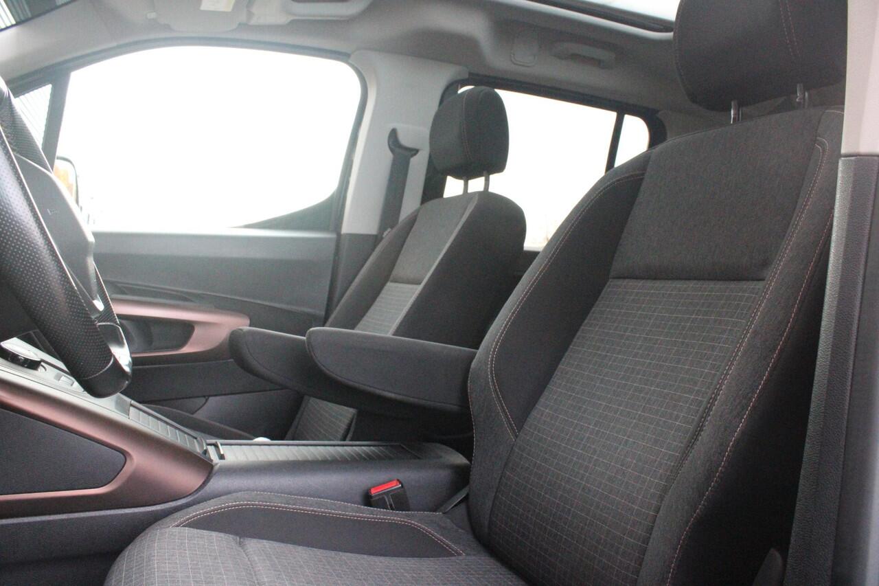 Peugeot Rifter 1.2 130PK AUTOMAAT GT-LINE | PANORAMA DAK INCL. BAGAGE DEK | TREKHAAK | NAVIGATIE | APPLE CARPLAY/ANDROID AUTO | PARKEERSENSOREN ACHTER | LICHTMETALEN VELGEN | CLIMATE CONTROL | CRUISE CONTROL | DAB+ RADIO |