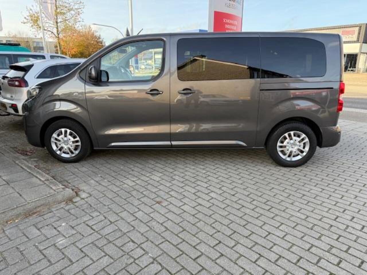 Peugeot Traveller e-Traveller 50 kWh Business 2x schuifdeur camera pdc cruise 9 persoons