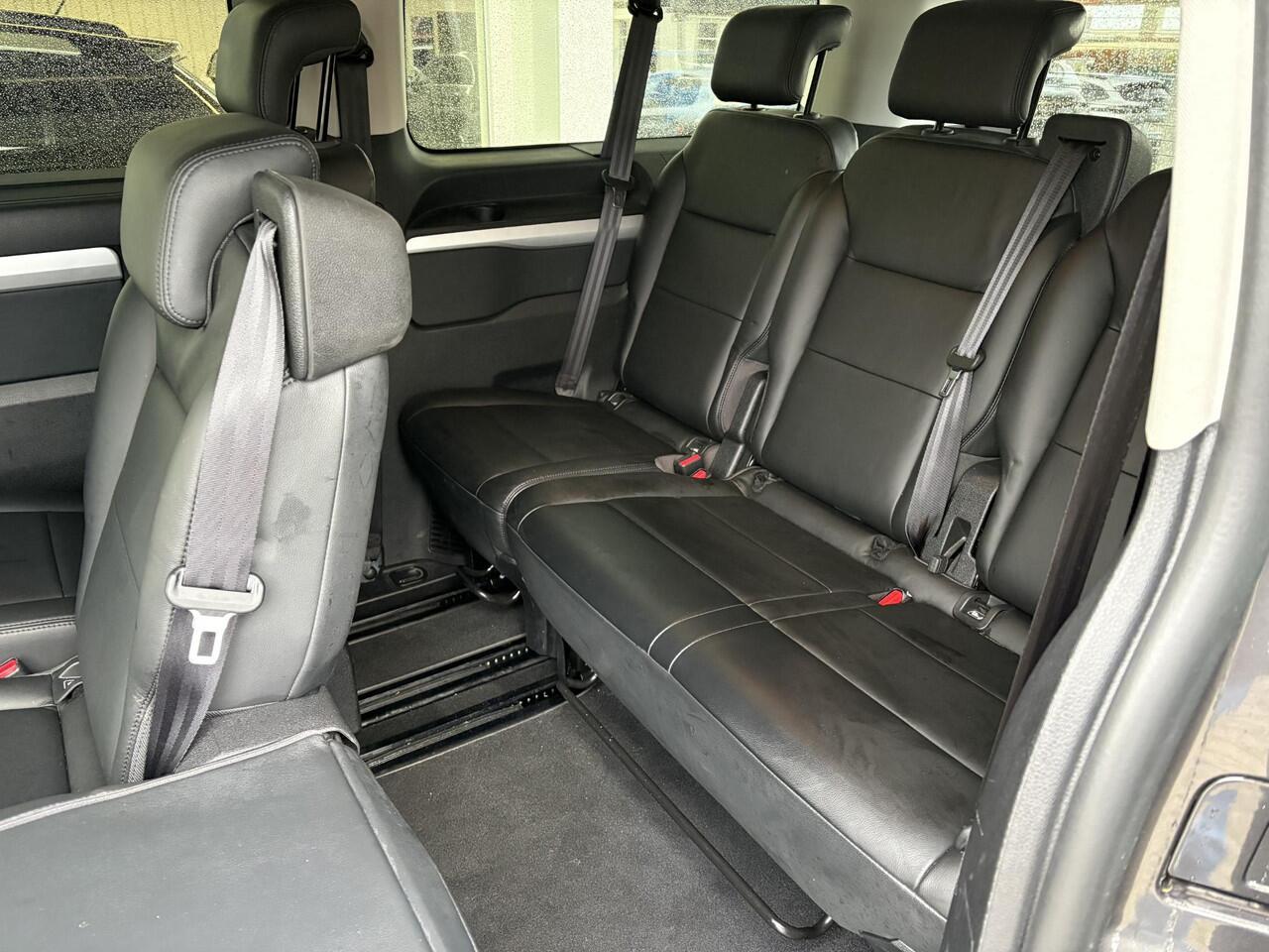 Peugeot Traveller e-Traveller Long 75 kWh | 8 Persoons | tot 348km WLTP | Lederen bekleding | Stoelverwarming | Achteruitrijcamera | Navigatie | Dubbele schuifdeur |