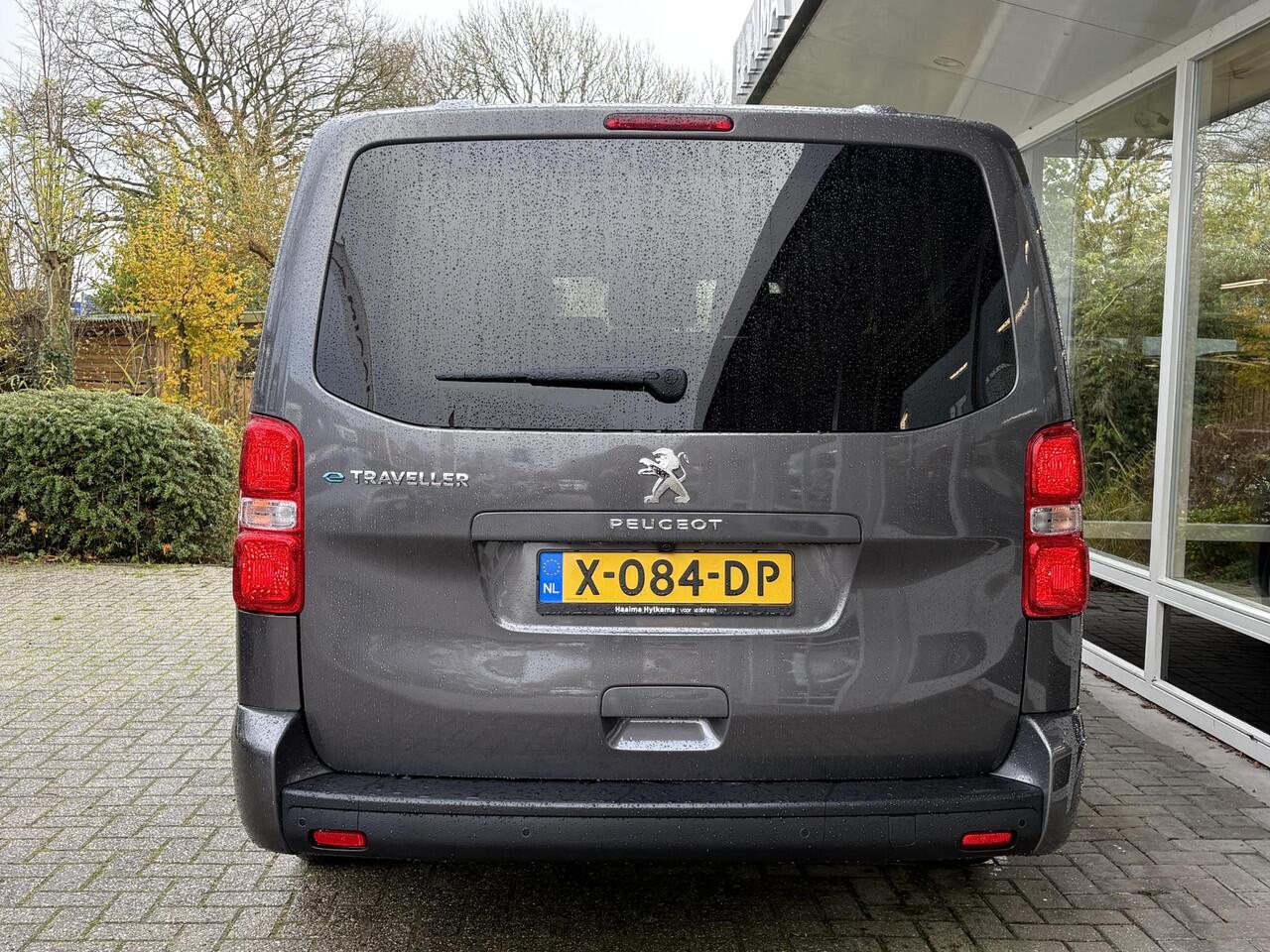 Peugeot Traveller e-Traveller Long 75 kWh | 8 Persoons | tot 348km WLTP | Lederen bekleding | Stoelverwarming | Achteruitrijcamera | Navigatie | Dubbele schuifdeur |