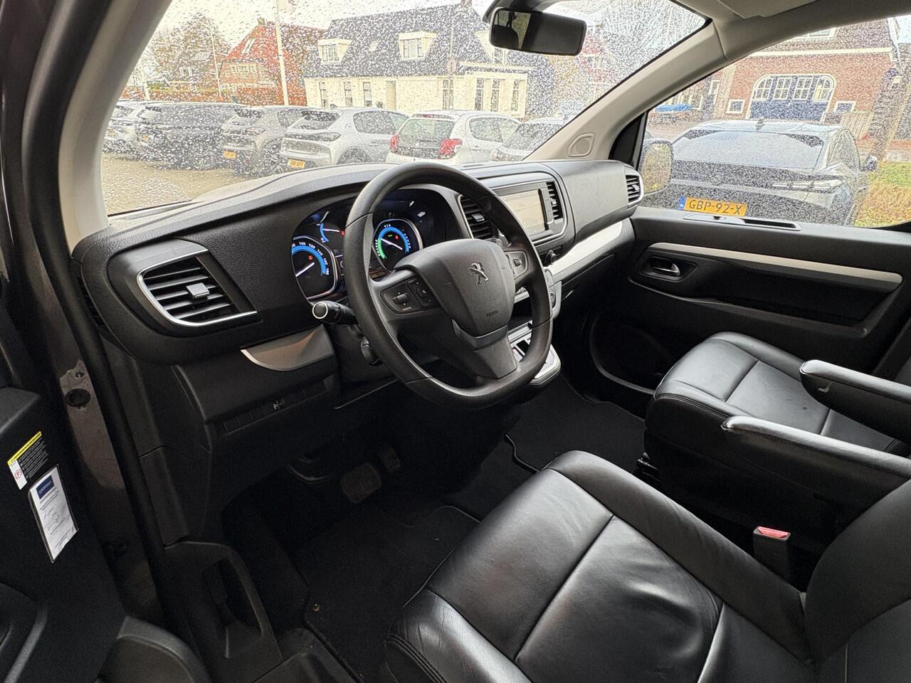 Peugeot Traveller e-Traveller Long 75 kWh | 8 Persoons | tot 348km WLTP | Lederen bekleding | Stoelverwarming | Achteruitrijcamera | Navigatie | Dubbele schuifdeur |