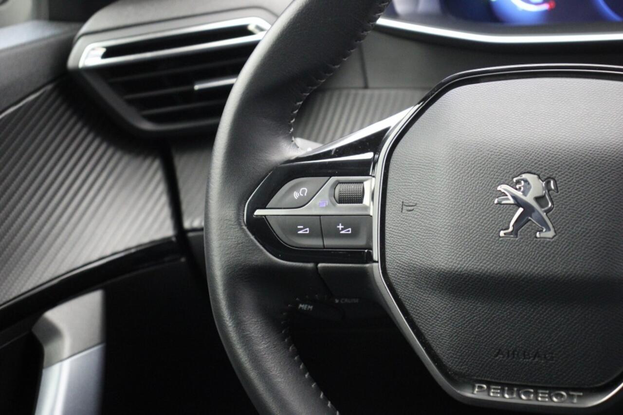 Peugeot e-2008 Allure 50 kWh - Digital Cockpit, Carplay, Half Leer, Camera,