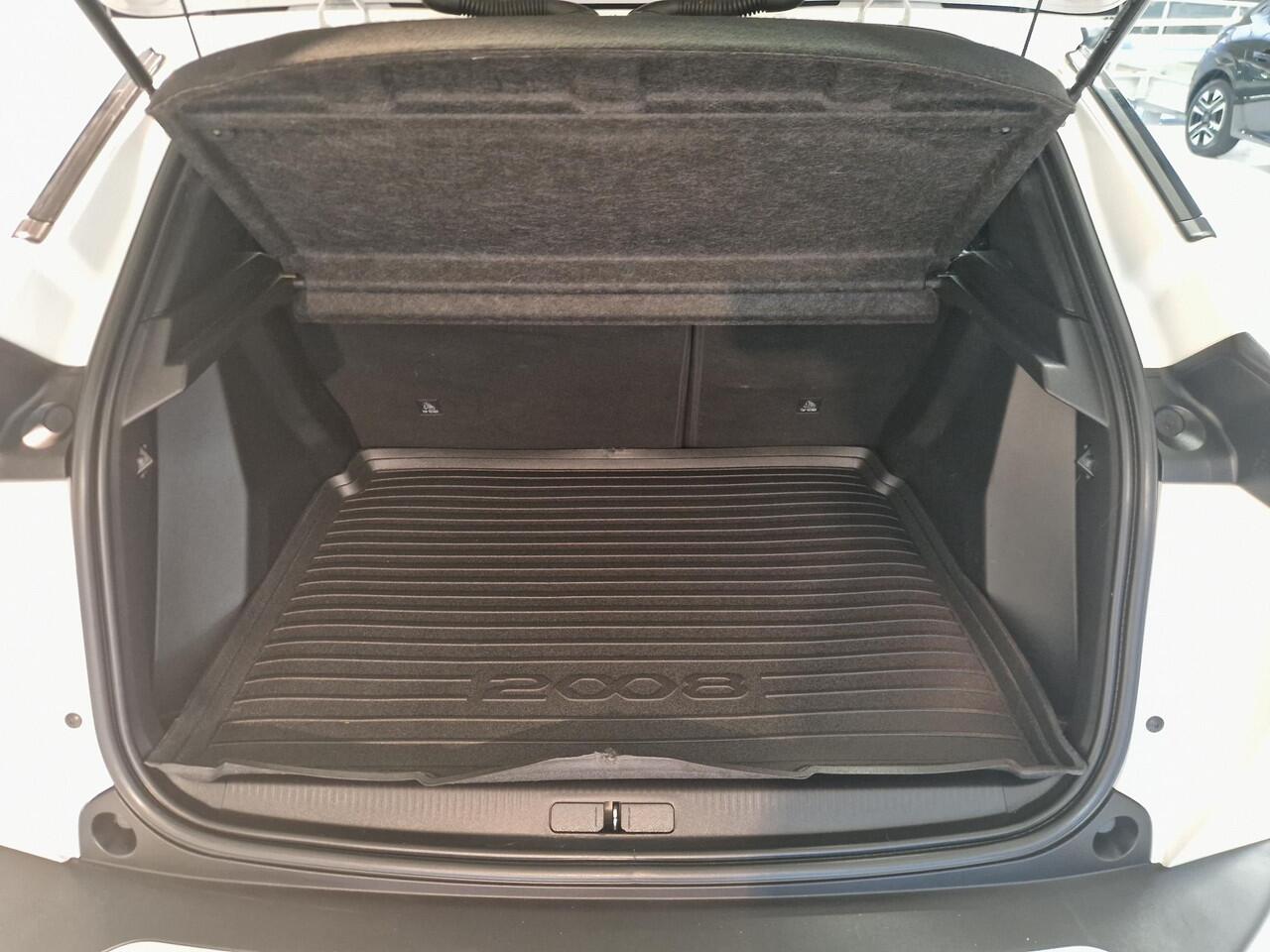 Peugeot e-2008 EV Allure 50 kWh SOH 86,7% | Navigatie | Adaptieve Cruise Control | Achteruitrijcamera | Parkeersensoren voor en achter