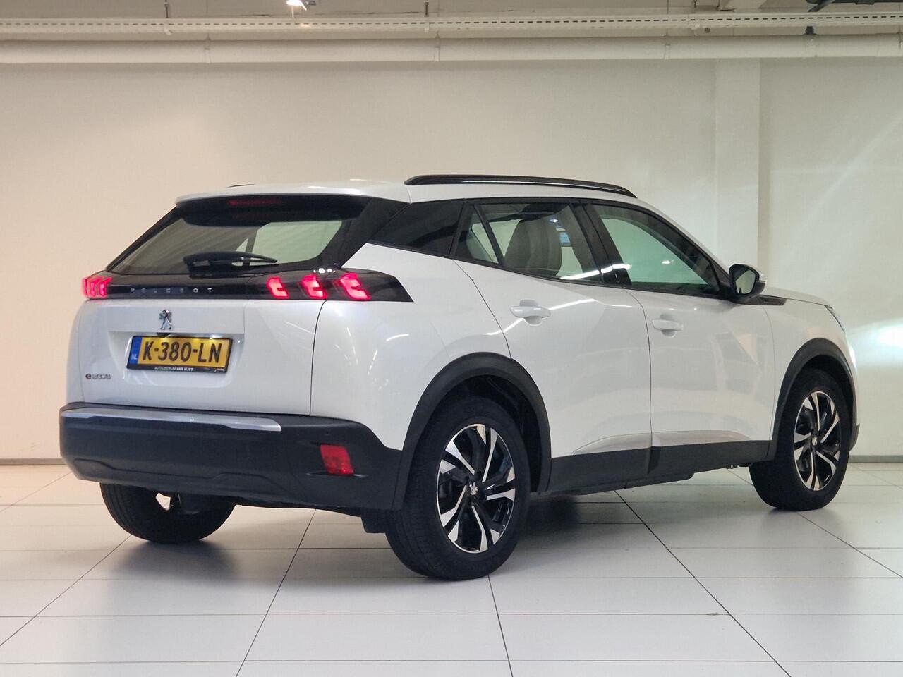 Peugeot e-2008 EV Allure 50 kWh SOH 86,7% | Navigatie | Adaptieve Cruise Control | Achteruitrijcamera | Parkeersensoren voor en achter