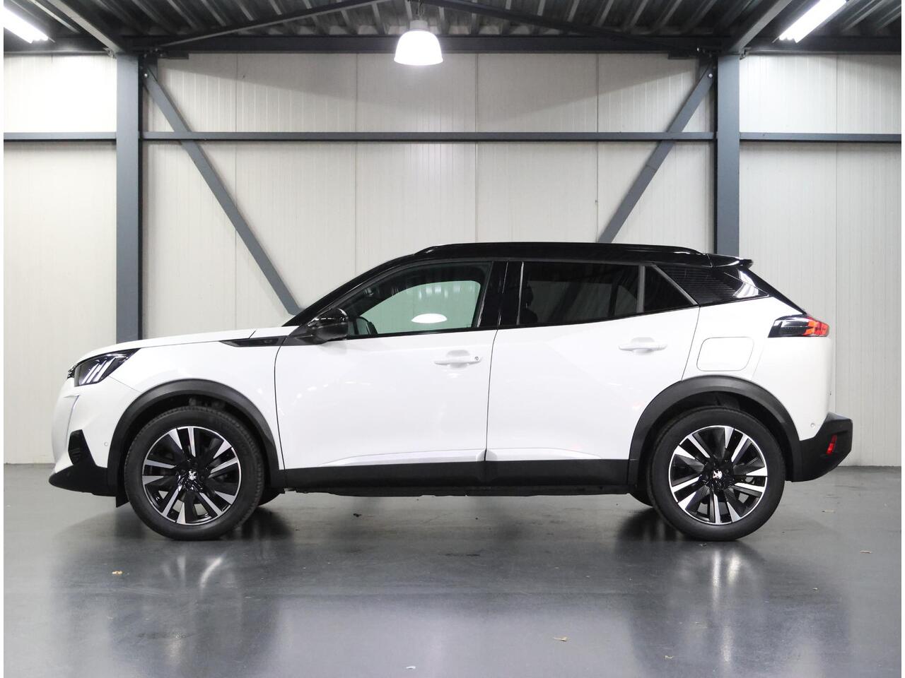 Peugeot e-2008 GT 50kWh 136PK | 1ste eigenaar | 3 FASE | Alcantara/LEER | AppleCarplay/Android Auto | StoelVerwarming | 18"LMV | Dodehoekdetectie | Camera | LED lampen | Keyless | Adaptive Cruise Control | Climate Control | Camera | FULL LED | Two-Tone | Sfeerverlichtin