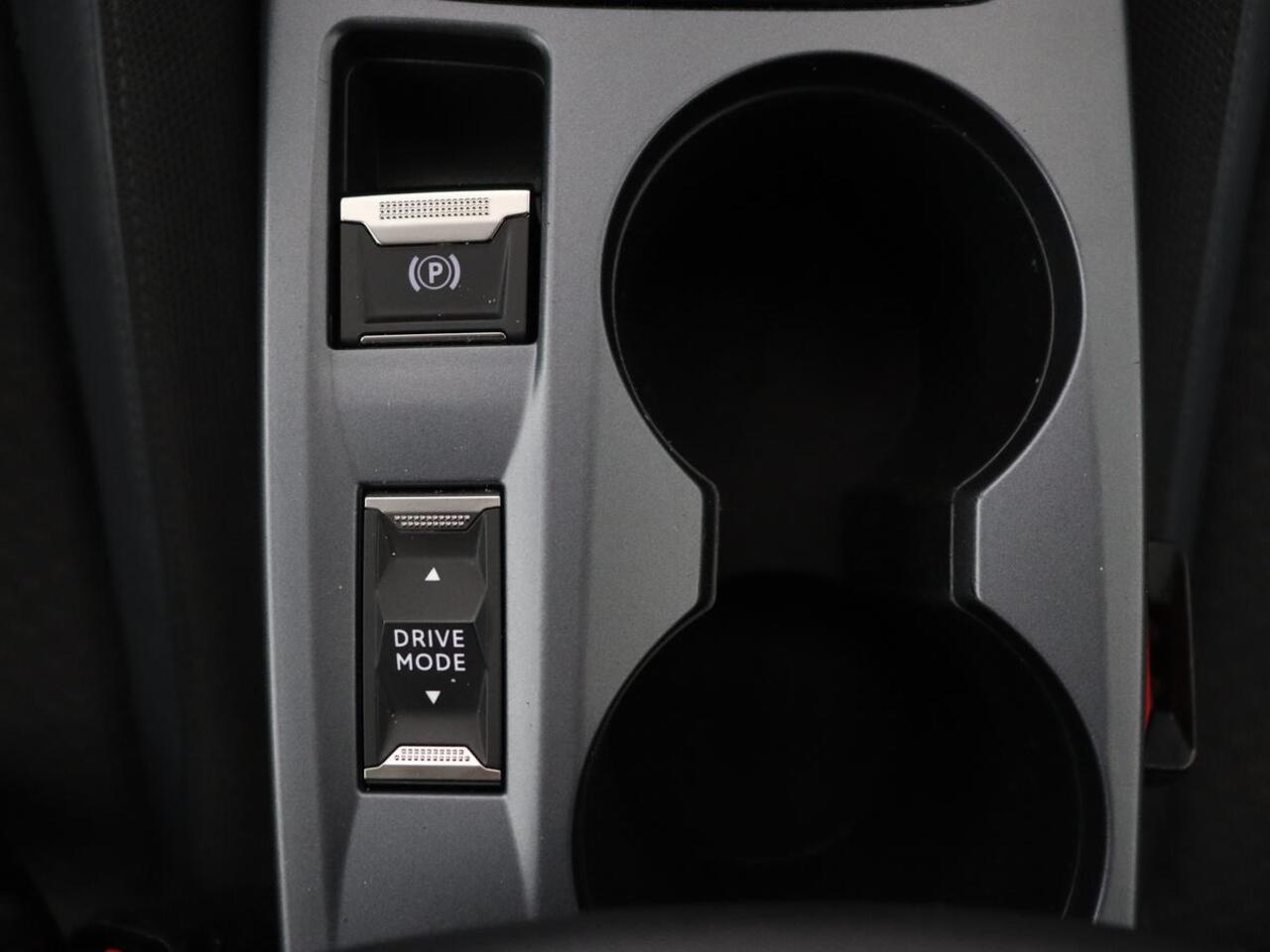 Peugeot e-2008 EV Allure 50 kWh | 3 Fase | Panoramadak | Adaptive cruise | Keyless | Camera | Carplay | Half leder | Navigatie