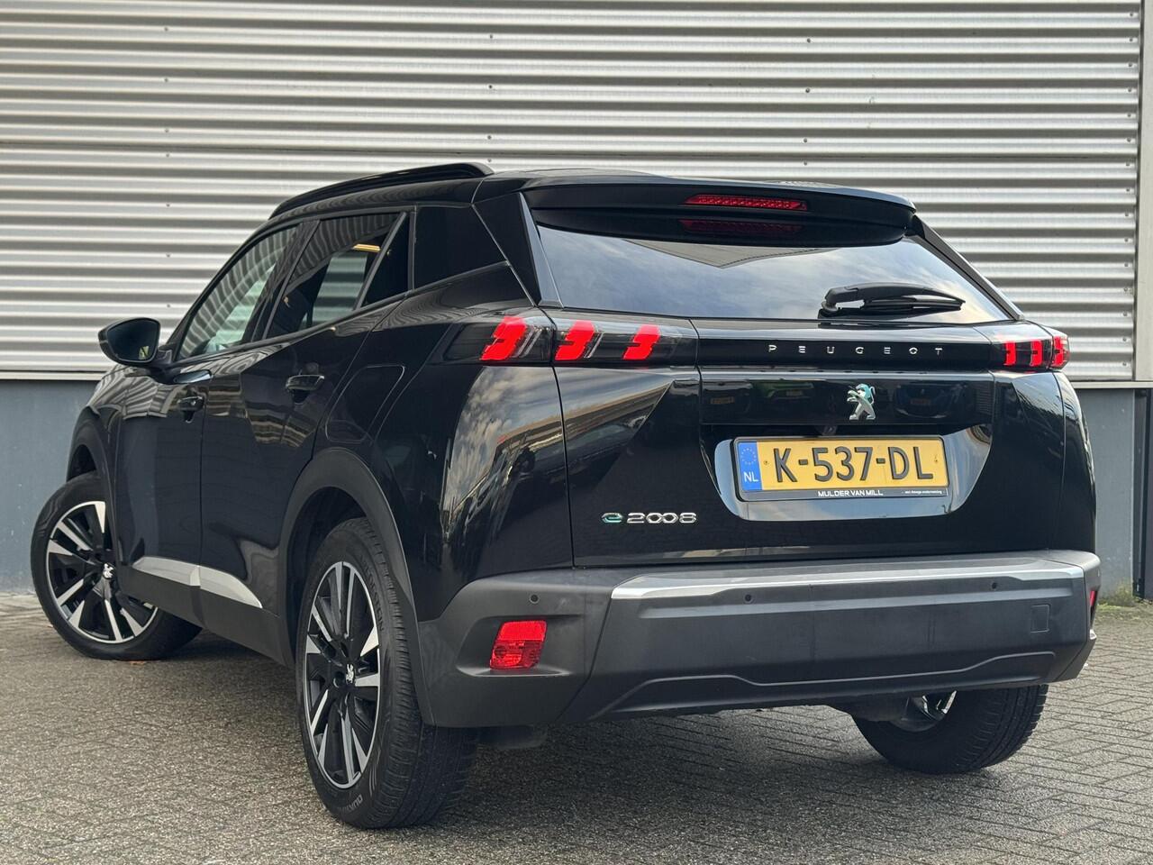 Peugeot e-2008 Allure Pack 50kWh EV 136pk AUTOMAAT | STOELVERW. | CAMERA | NAVI | KEYLESS ENTRY | 18" LM-VELGEN 'BUND'