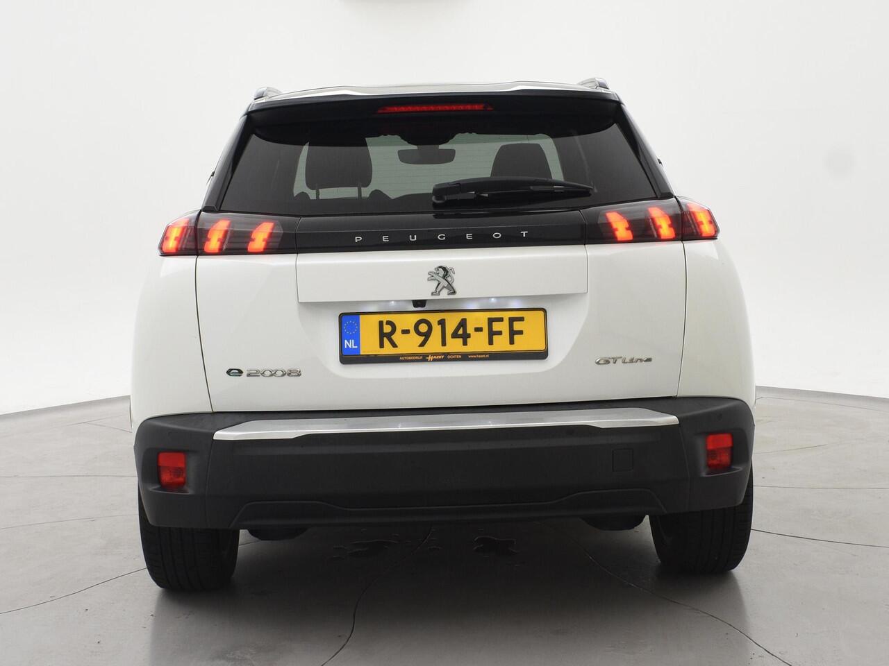 Peugeot e-2008 EV GT 50 kWh 3-FASE + ADAPTIVE CRUISE | STOELVERW. | 18 INCH | LED | APPLE CARPLAY | CAMERA