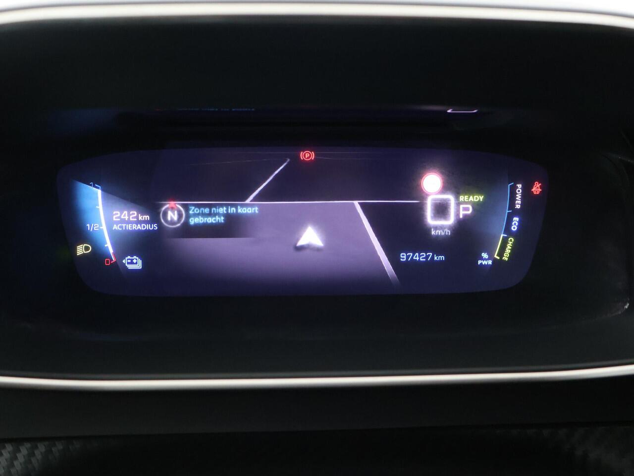 Peugeot e-2008 EV GT 50 kWh 3-FASE + ADAPTIVE CRUISE | STOELVERW. | 18 INCH | LED | APPLE CARPLAY | CAMERA