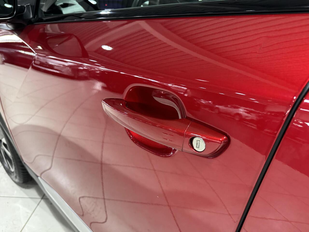 Peugeot e-2008 EV GT 50 kWh fantastische GT uitvoering, heel veel opties | Alcantara bekleding | Cruise Control | Parkeersensoren | Apple Carplay/Android Auto | Keyless | Achteruitrijcamera | Full map navigatie | Dodehoek detectie |