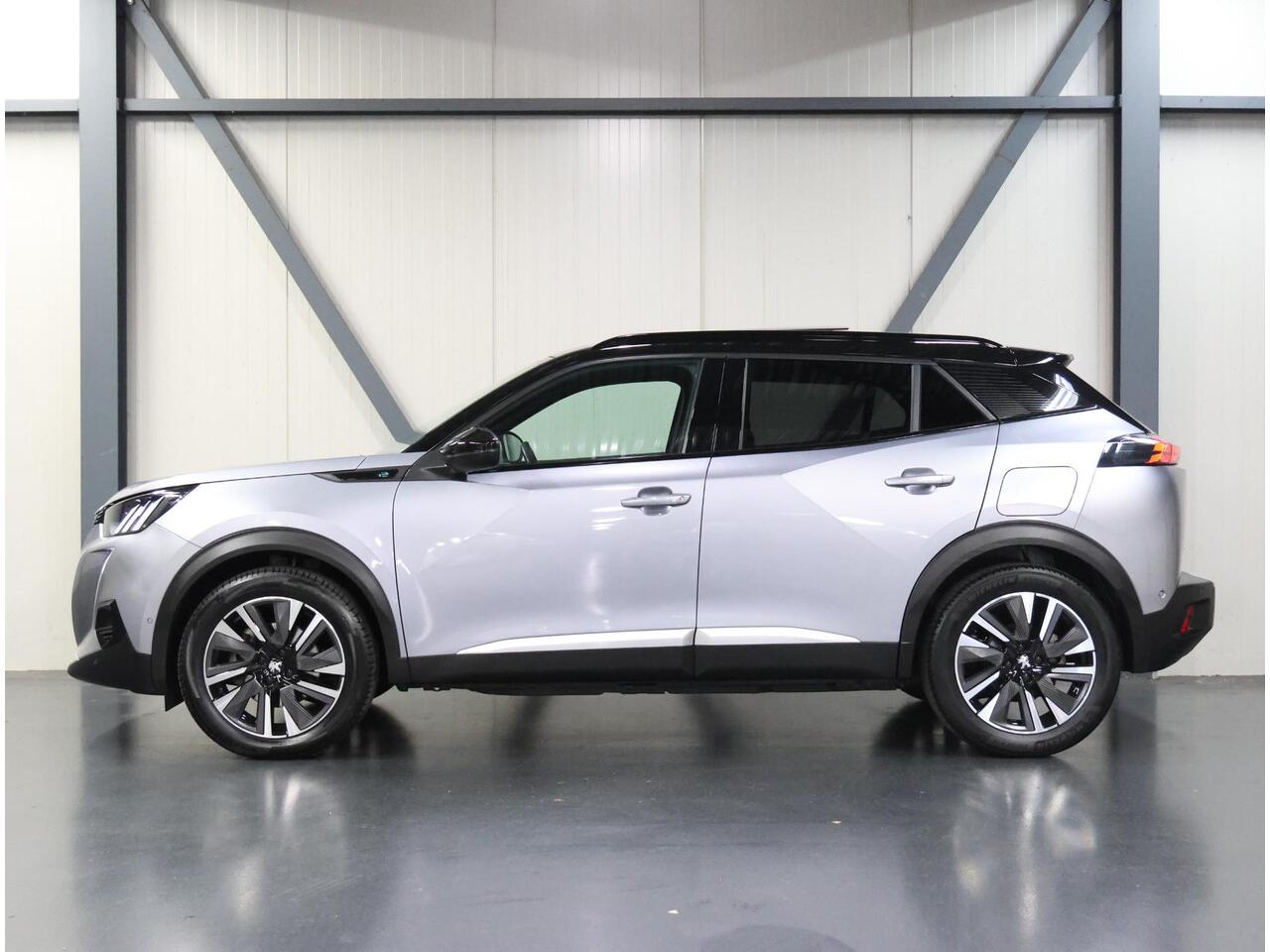 Peugeot e-2008 GT 50kWh 136PK | Accurapport 92,2% | 1ste eigenaar | 3 FASE | AppleCarplay/Android Auto | Schuifkanteldak | Alcantara/LEER | 18"LMV | Camera | AUTOMAAT | Keyless | Adaptive Cruise Control | Climate Control | Camera | FULL LED | Two-Tone | Sfeerverlichting