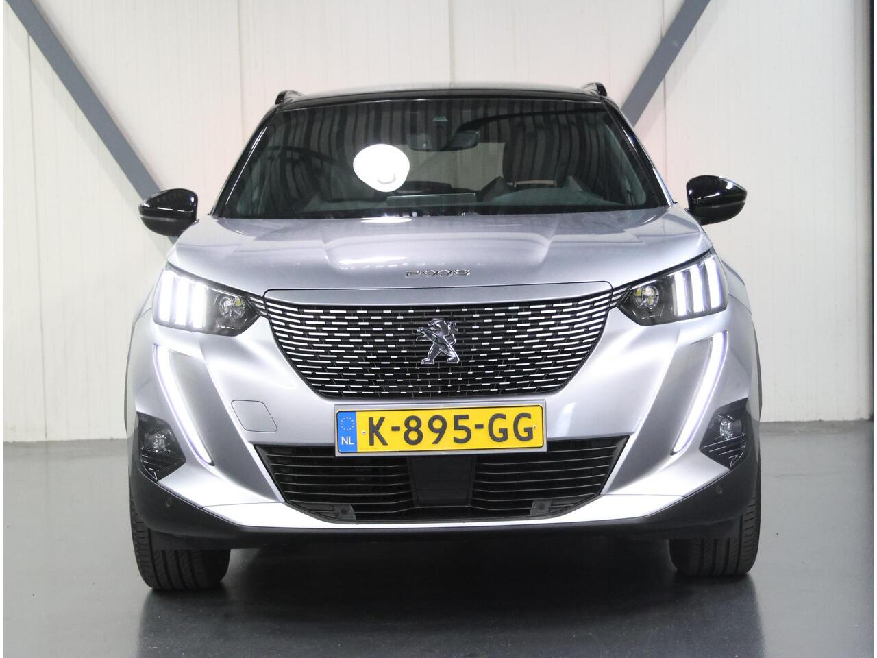 Peugeot e-2008 GT 50kWh 136PK | Accurapport 92,2% | 1ste eigenaar | 3 FASE | AppleCarplay/Android Auto | Schuifkanteldak | Alcantara/LEER | 18"LMV | Camera | AUTOMAAT | Keyless | Adaptive Cruise Control | Climate Control | Camera | FULL LED | Two-Tone | Sfeerverlichting