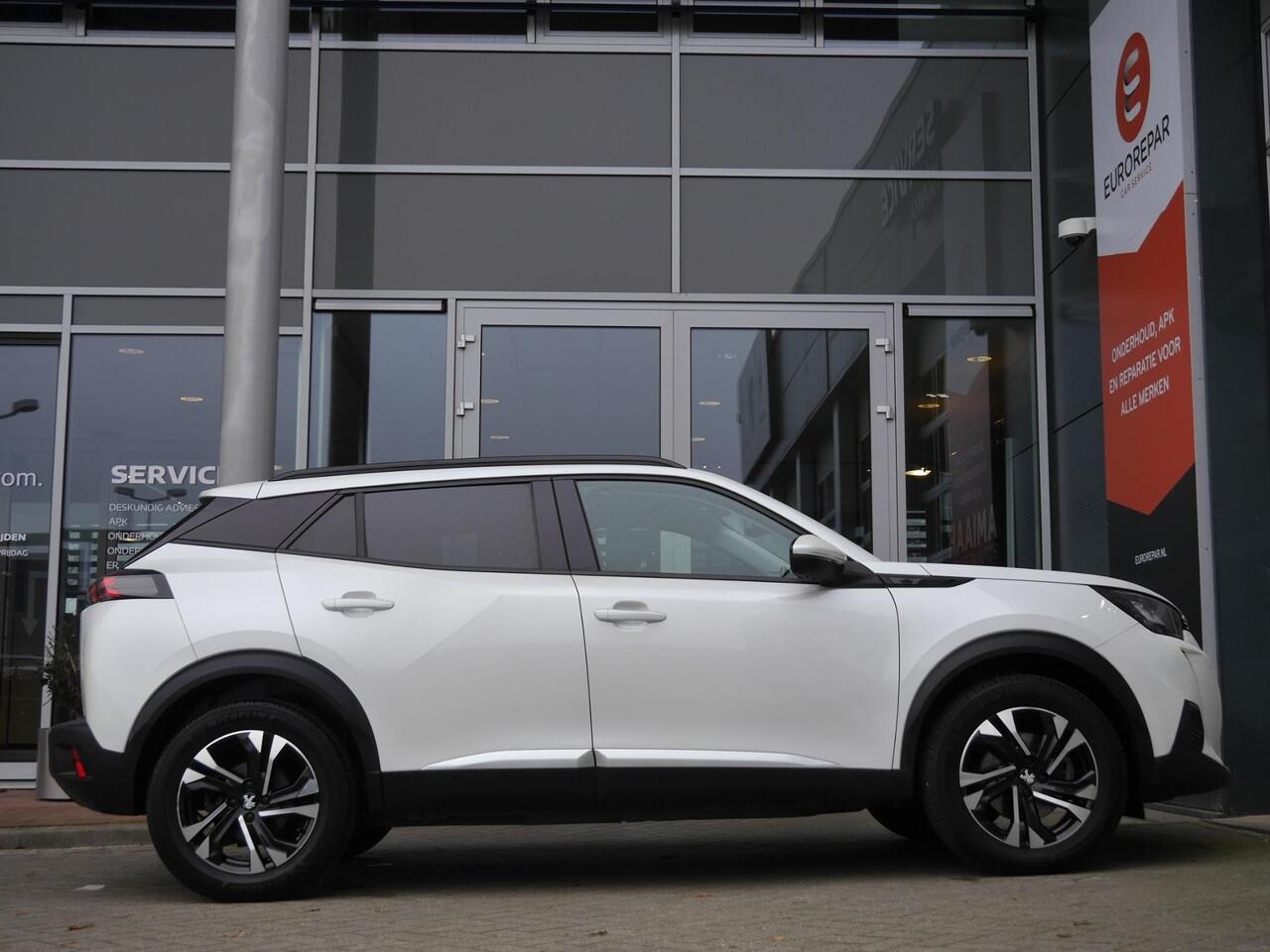 Peugeot e-2008 EV Allure 50 kWh | Adaptive cruise control | Navigatie | Achteruitrijcamera | Lichtmetalen velgen | 3 Fase | Extra getint glas | Keyless start | Stoelverwarming