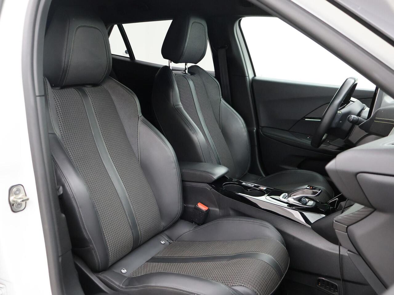 Peugeot e-2008 EV GT 50 kWh 3-FASE + ADAPTIVE CRUISE | STOELVERW. | 18 INCH | LED | APPLE CARPLAY | CAMERA