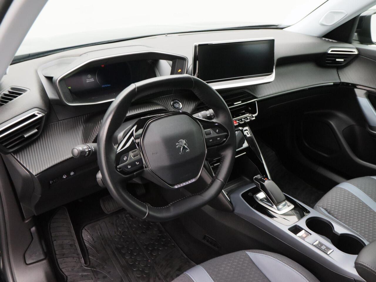 Peugeot e-2008 EV Active Pack 50 kWh 136 Pk | Adaptive Cruise | Camera | Keyless | Stoelverwarming | LED | 17 Inch | 57.313 Km