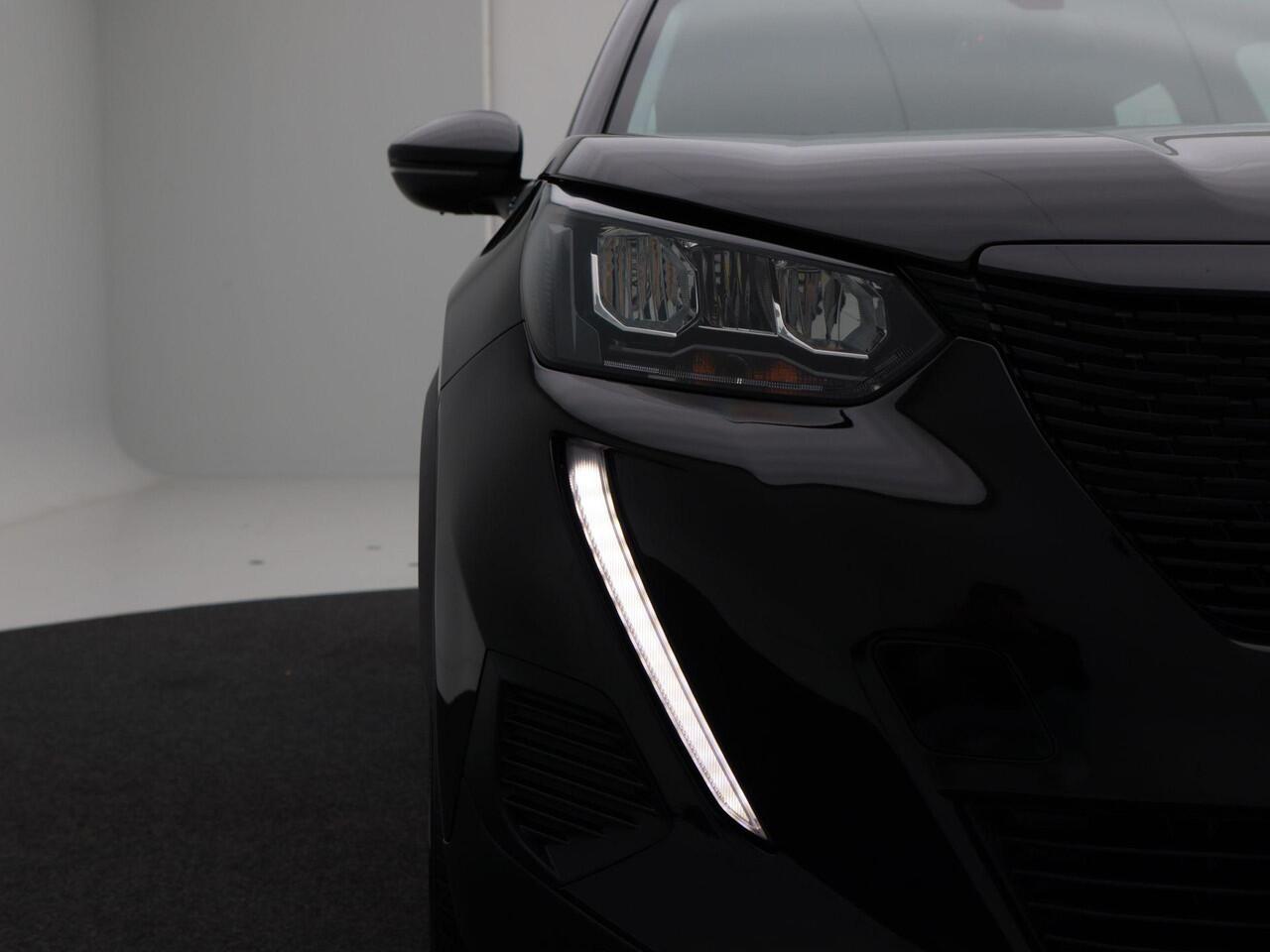 Peugeot e-2008 EV Active Pack 50 kWh 136 Pk | Adaptive Cruise | Camera | Keyless | Stoelverwarming | LED | 17 Inch | 57.313 Km