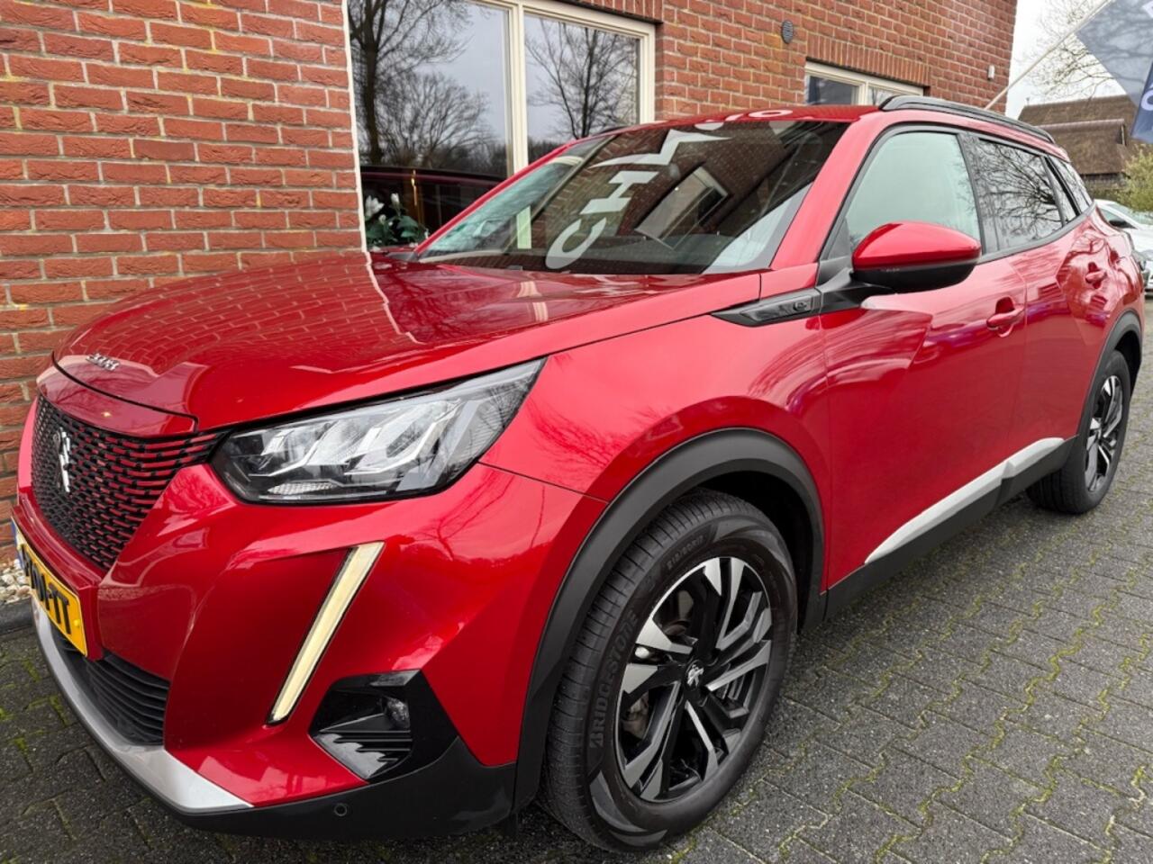 Peugeot e-2008 EV Allure 50 kWh STOELVERW+VOORRUITVERW. / CAMERA / HALF.LEER /