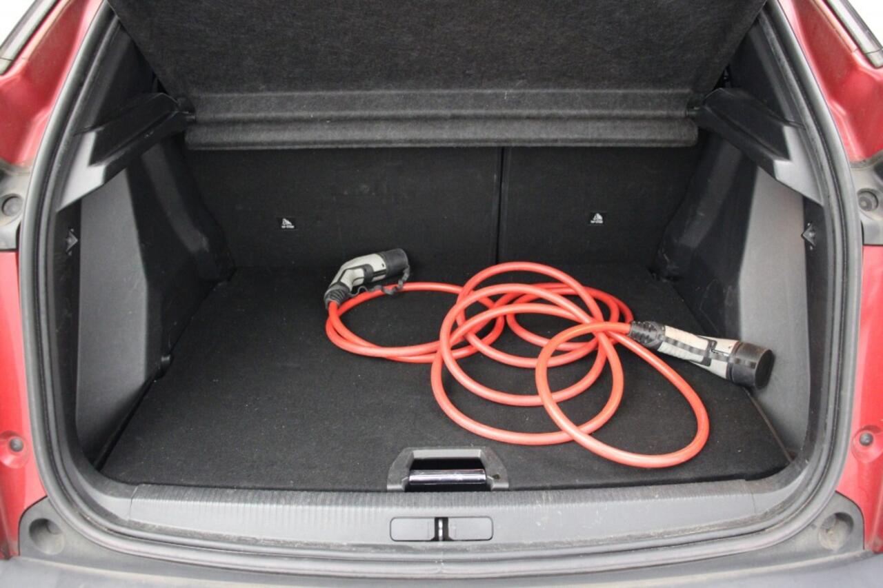 Peugeot e-2008 GT 50 kWh - Digitaal Cockpit, Carplay, Navi, Cruise, Camera, Leer, Stoelverw. SOH 88,4%