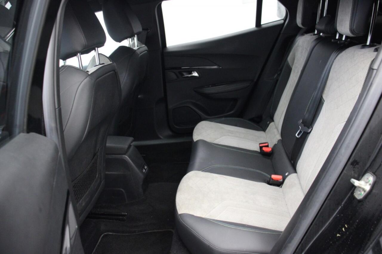 Peugeot e-2008 GT Pack 50 kWh - Digitaal Cockpit, Carplay, Navi, Cruise, Camera, Half Leer, Stoelverw. SOH 92,5%