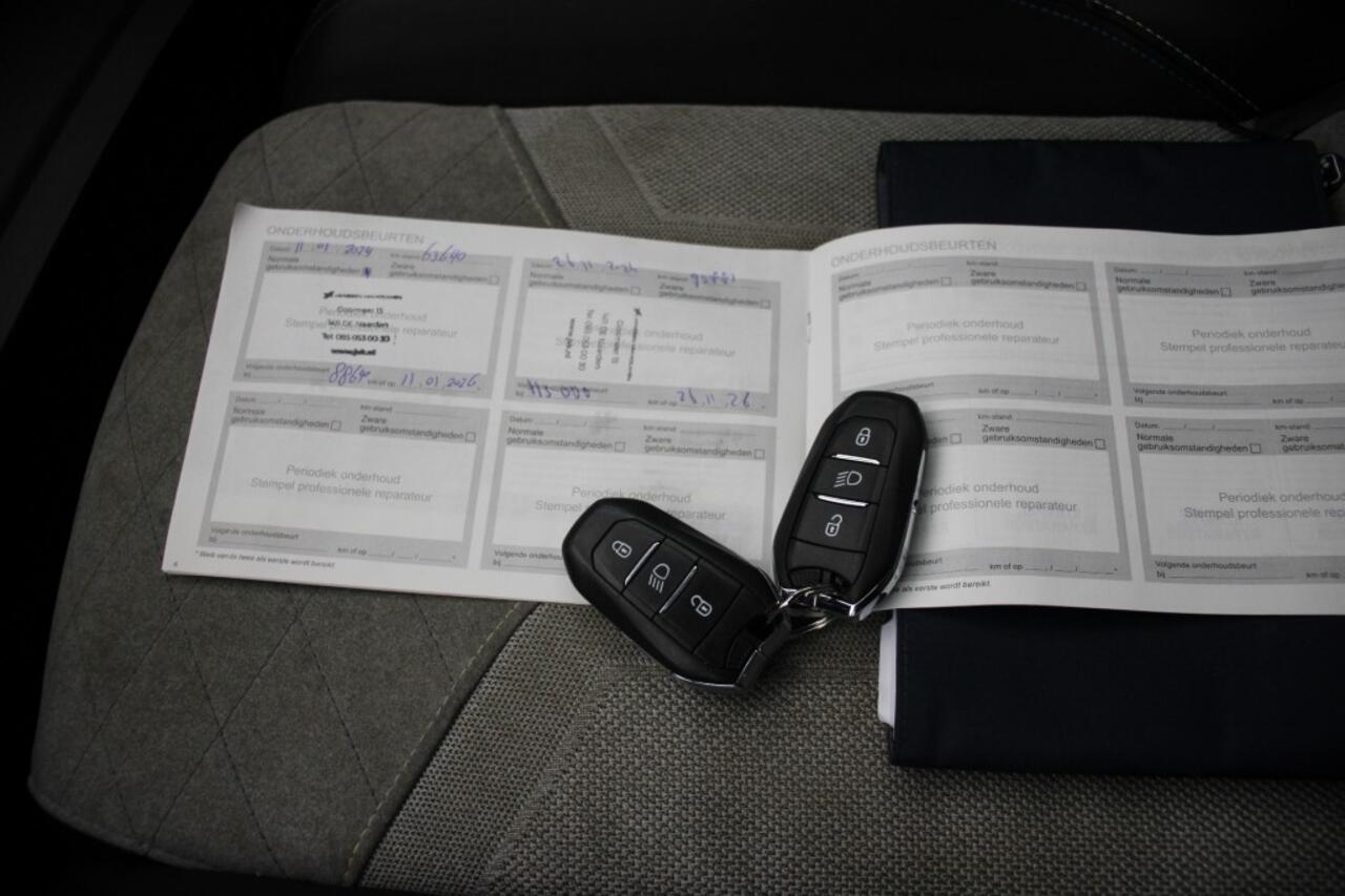 Peugeot e-2008 GT Pack 50 kWh - Digitaal Cockpit, Carplay, Navi, Cruise, Camera, Half Leer, Stoelverw. SOH 92,5%