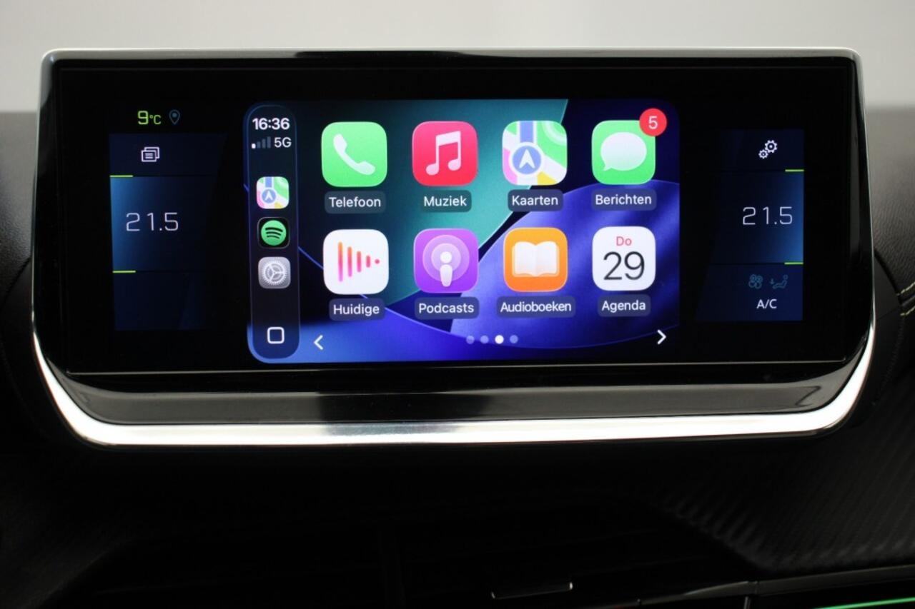 Peugeot e-2008 GT Pack 50 kWh - Digitaal Cockpit, Carplay, Navi, Cruise, Camera, Half Leer, Stoelverw. SOH 92,5%