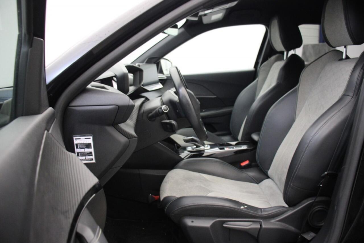 Peugeot e-2008 GT Pack 50 kWh - Digitaal Cockpit, Carplay, Navi, Cruise, Camera, Half Leer, Stoelverw. SOH 92,5%