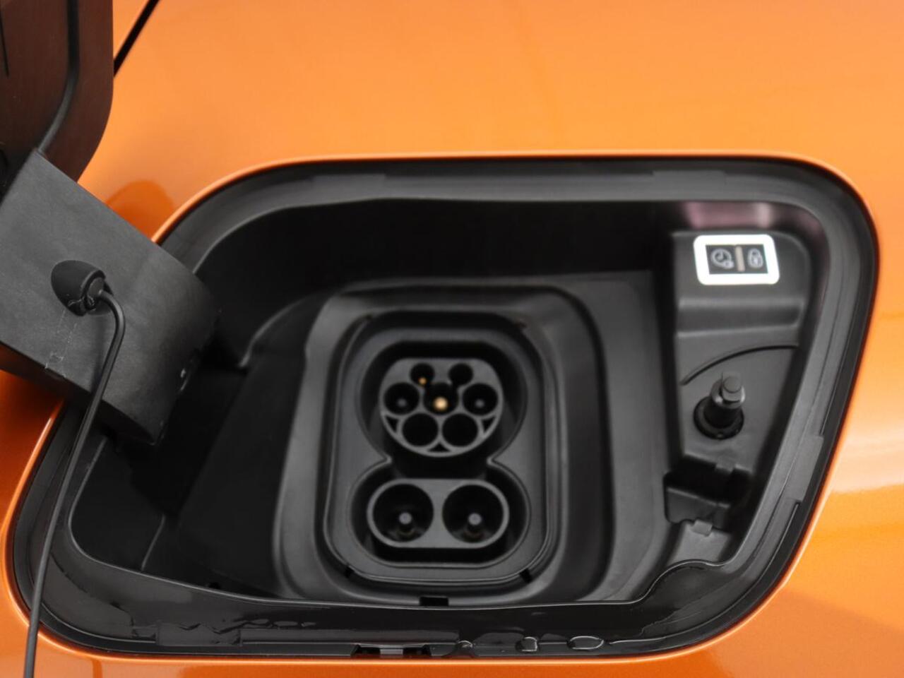 Peugeot e-2008 EV GT 50 kWh | SOH 98% | Carplay | Half leder | Camera | Digital Cockpit | Full LED | Cruise control | Climate control | Bluetooth