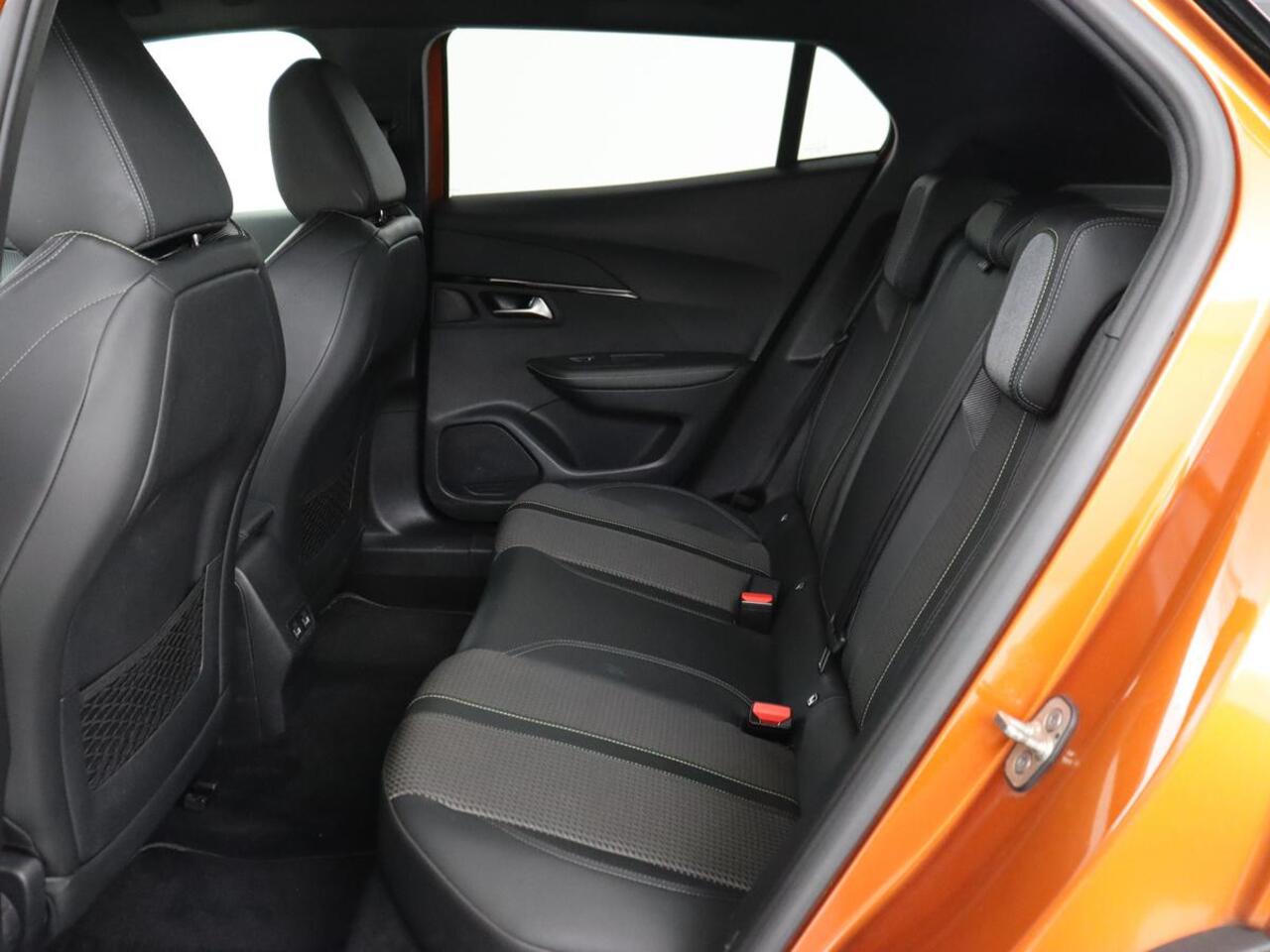 Peugeot e-2008 EV GT 50 kWh | SOH 98% | Carplay | Half leder | Camera | Digital Cockpit | Full LED | Cruise control | Climate control | Bluetooth