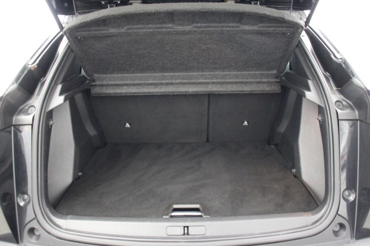 Peugeot e-2008 GT 50 kWh - Pano, Digitaal Cockpit, Carplay, Camera, Leer, Stoelverw. GERESERVEERD!!!