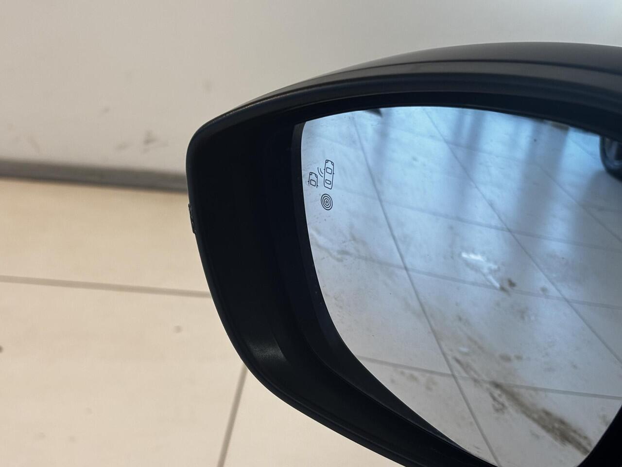 Peugeot e-2008 EV GT 50 kWh | ELEKTRISCH SCHUIFDAK | Alcantara | Stoelverwarming | Navigatie | Adaptive cruise control