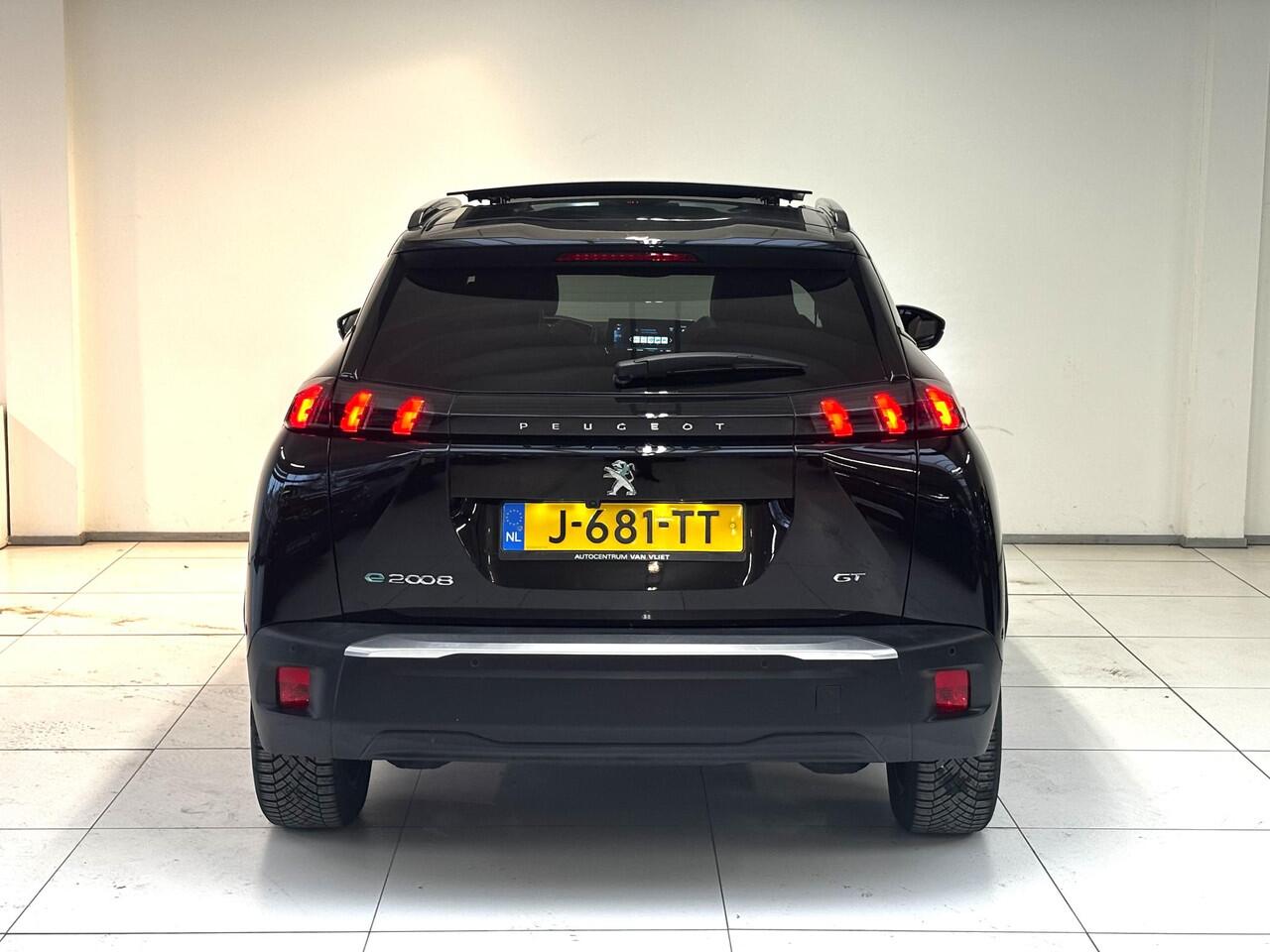 Peugeot e-2008 EV GT 50 kWh | ELEKTRISCH SCHUIFDAK | Alcantara | Stoelverwarming | Navigatie | Adaptive cruise control