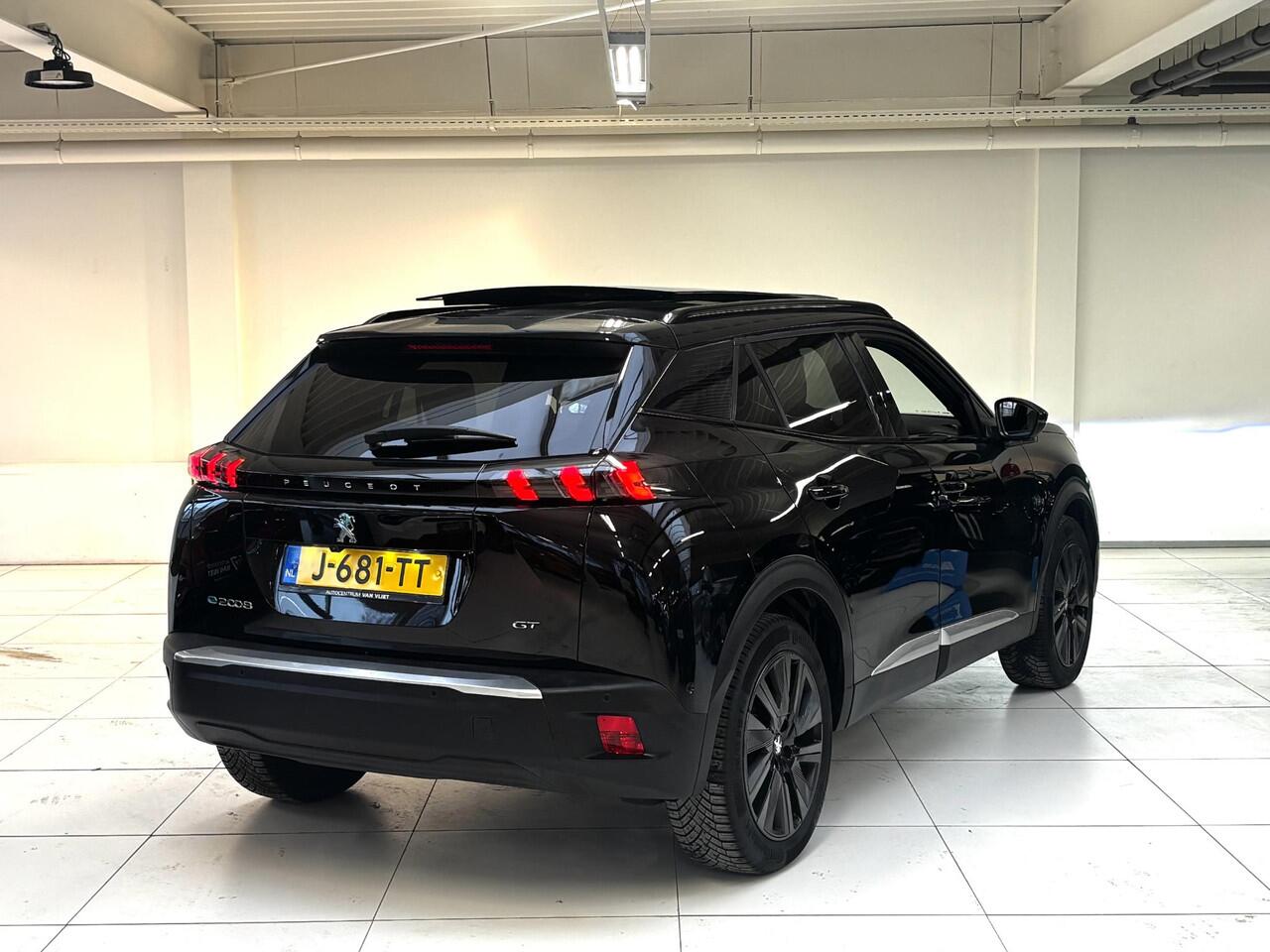 Peugeot e-2008 EV GT 50 kWh | ELEKTRISCH SCHUIFDAK | Alcantara | Stoelverwarming | Navigatie | Adaptive cruise control