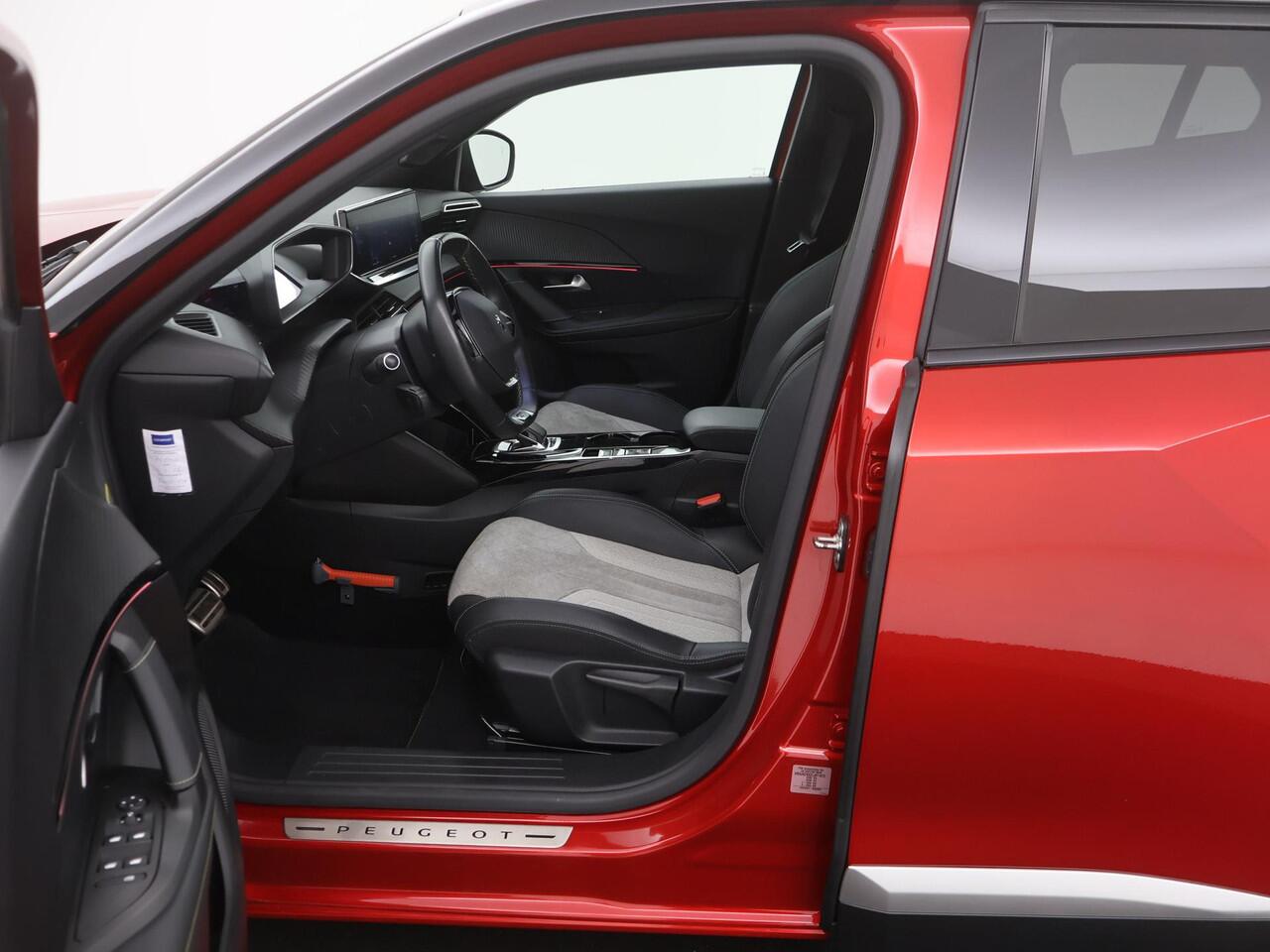 Peugeot e-2008 EV GT 50 kWh SOH92%|NAVI|ACC|BLIS|CAMERA|STOELVERW|LEER|LED