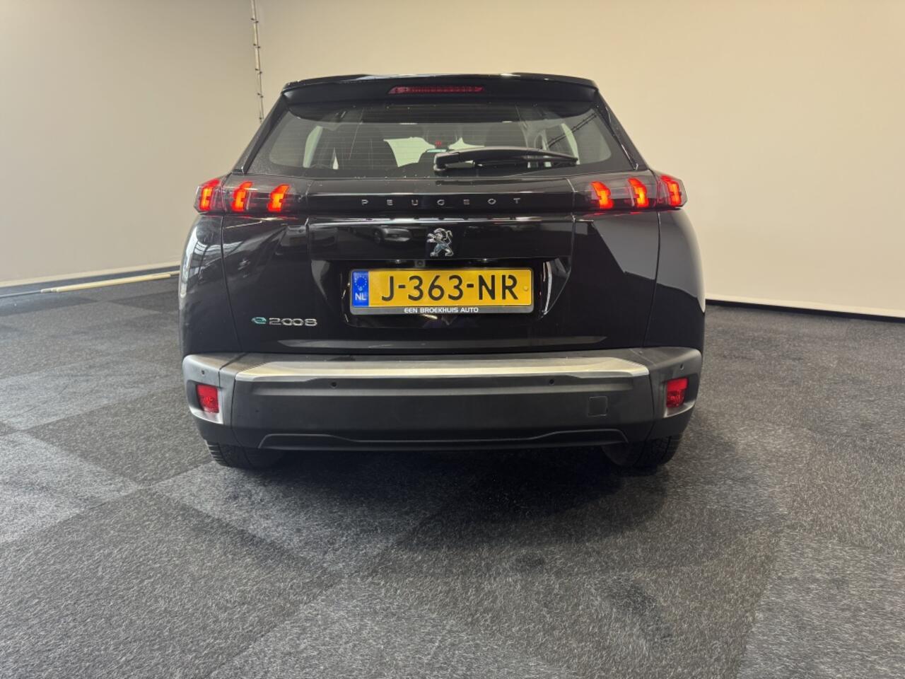 Peugeot e-2008 50 kWh EV Active Carplay Airco Cruise Control