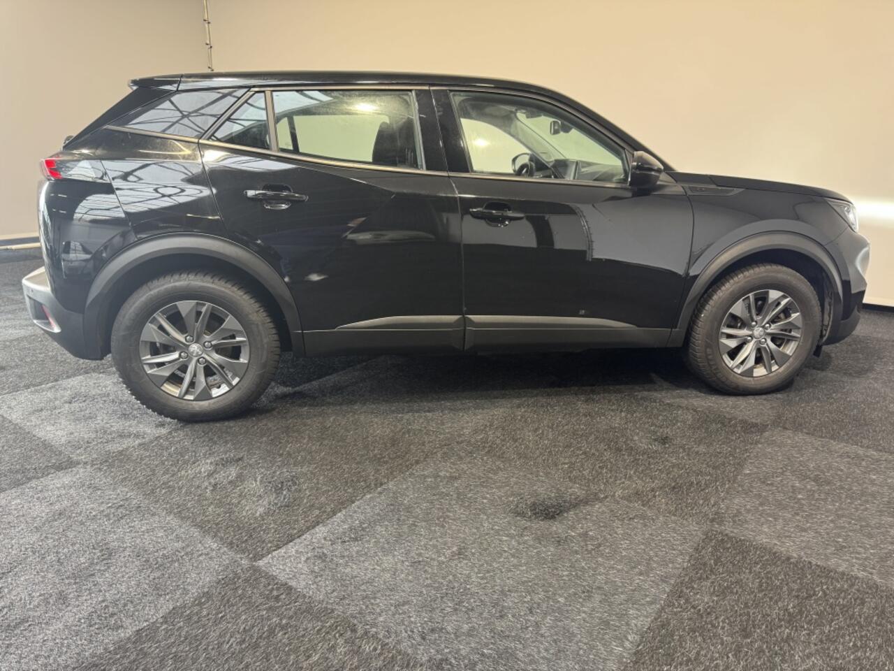 Peugeot e-2008 50 kWh EV Active Carplay Airco Cruise Control