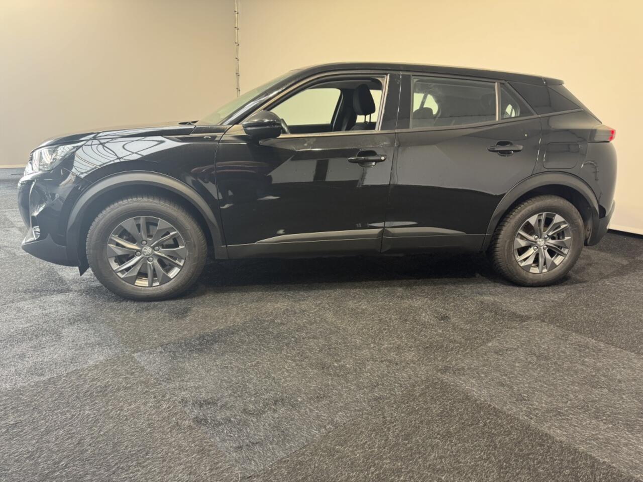 Peugeot e-2008 50 kWh EV Active Carplay Airco Cruise Control