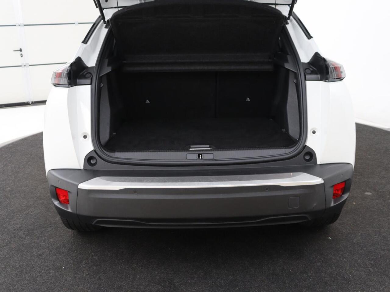 Peugeot e-2008 EV GT 50 kWh | SOH 91% | 3 Fase | Stoelverwarming | Leder/Alcantara | Adaptive cruise | Keyless | Navigatie | Carplay | Full LED