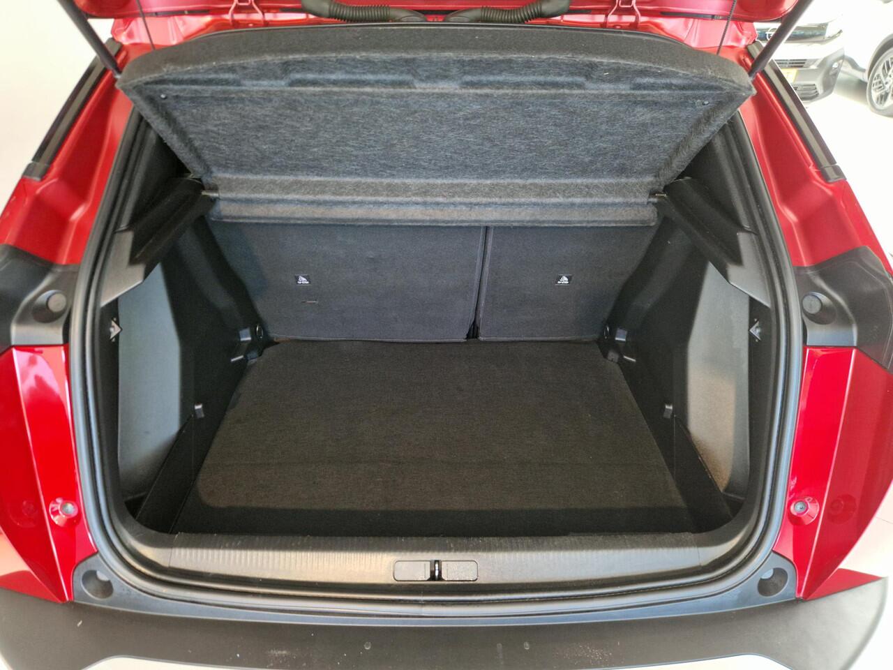 Peugeot e-2008 EV Allure Pack 50 kWh 11kW 3-Fase | SOH 90,6% | Achteruitrijcamera | Climate Control | Parkeersensoren achter