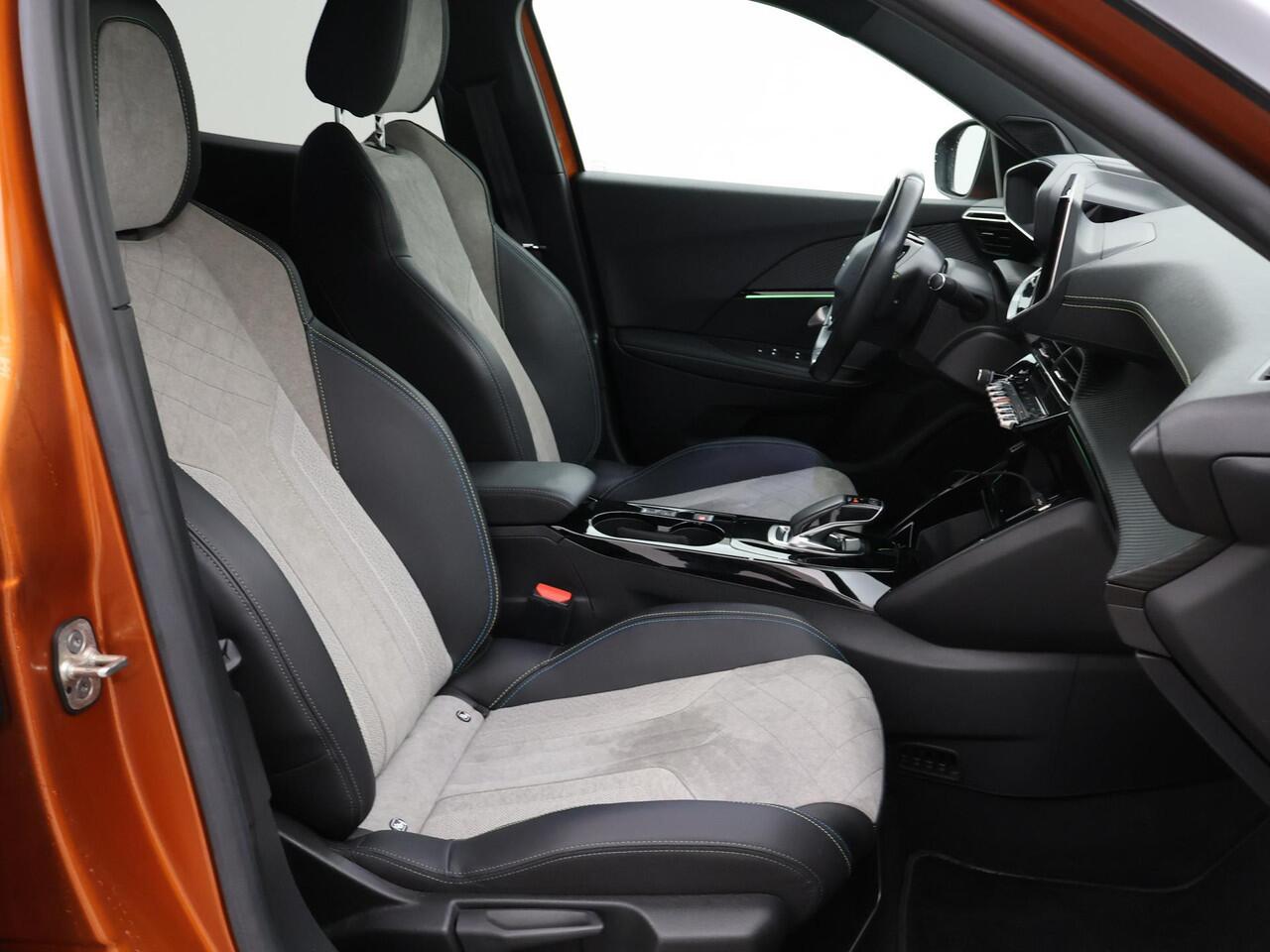 Peugeot e-2008 EV GT PACK 50 kWh + ADAPTIVE CRUISE | APPLE CARPLAY | SFEERVERLICHTING