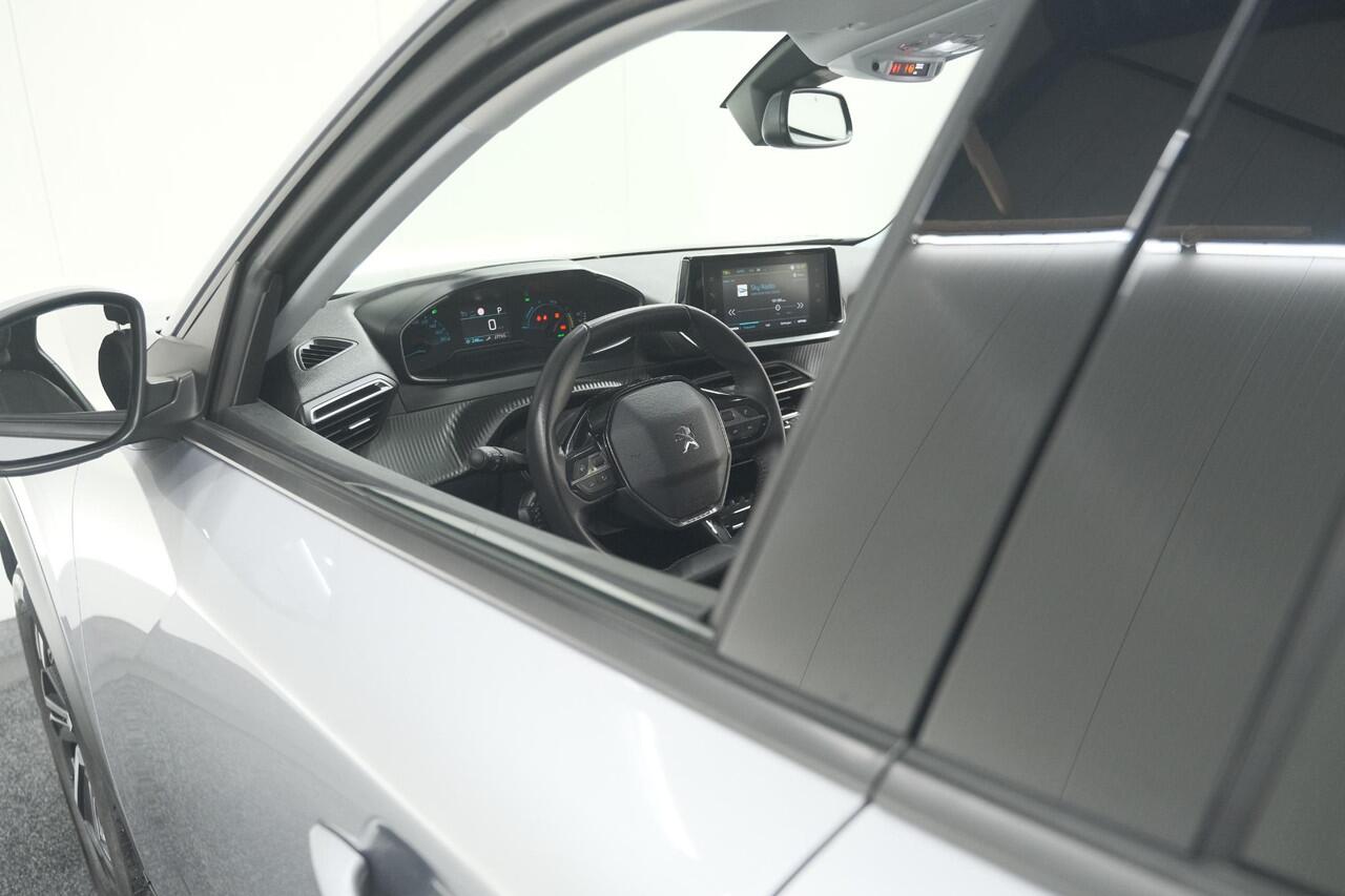 Peugeot e-2008 EV Allure 50 kWh | 3 Fase Laadfunctie | Camera | Navigatie | Parkeersensoren | Apple Carplay