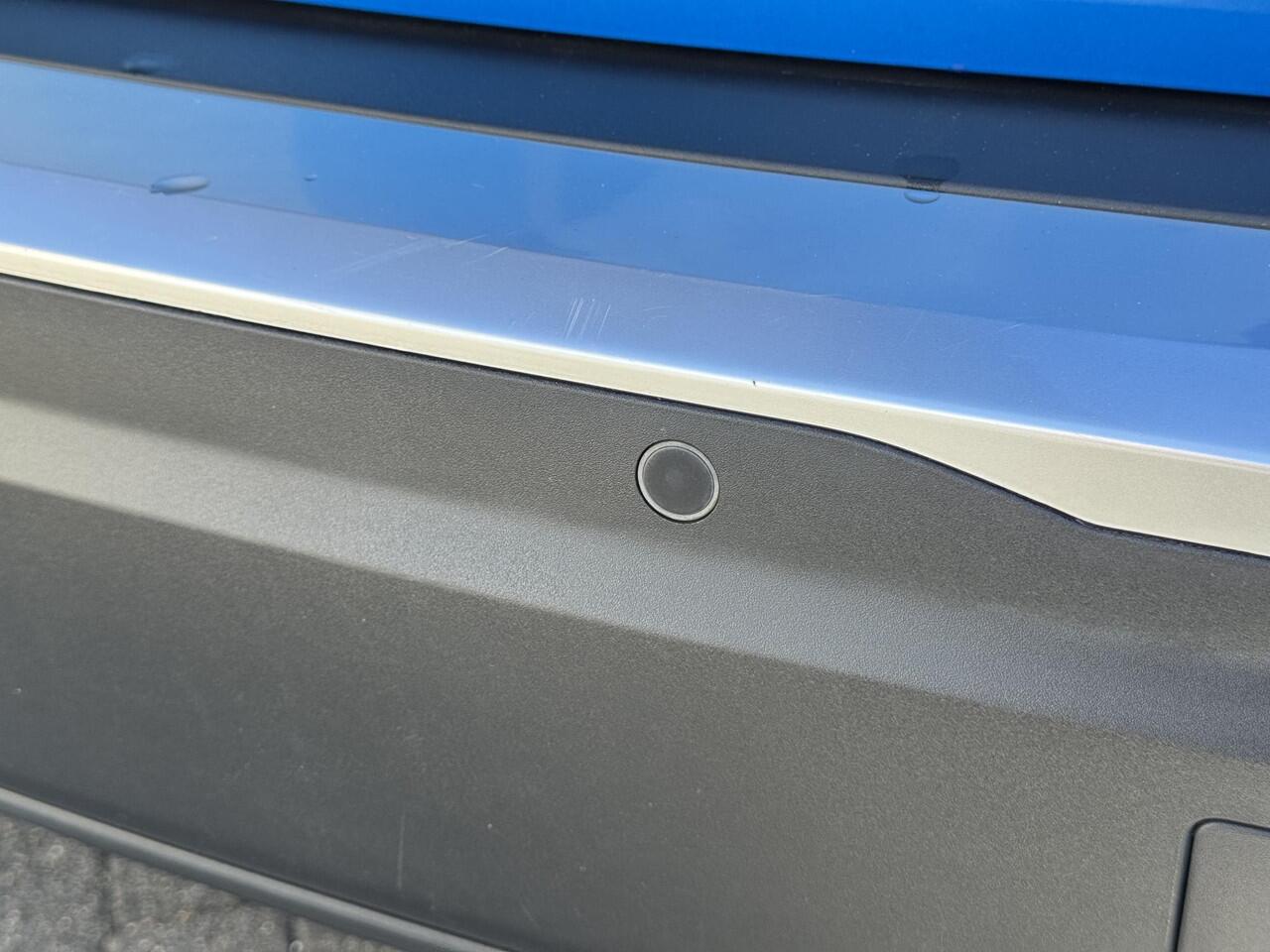 Peugeot e-2008 GT Pack 50 kWh 136PK Automaat Navigatie, Achteruitrijcamera, Keyless, Panoramadak, Alcantara, Stoelverwarming